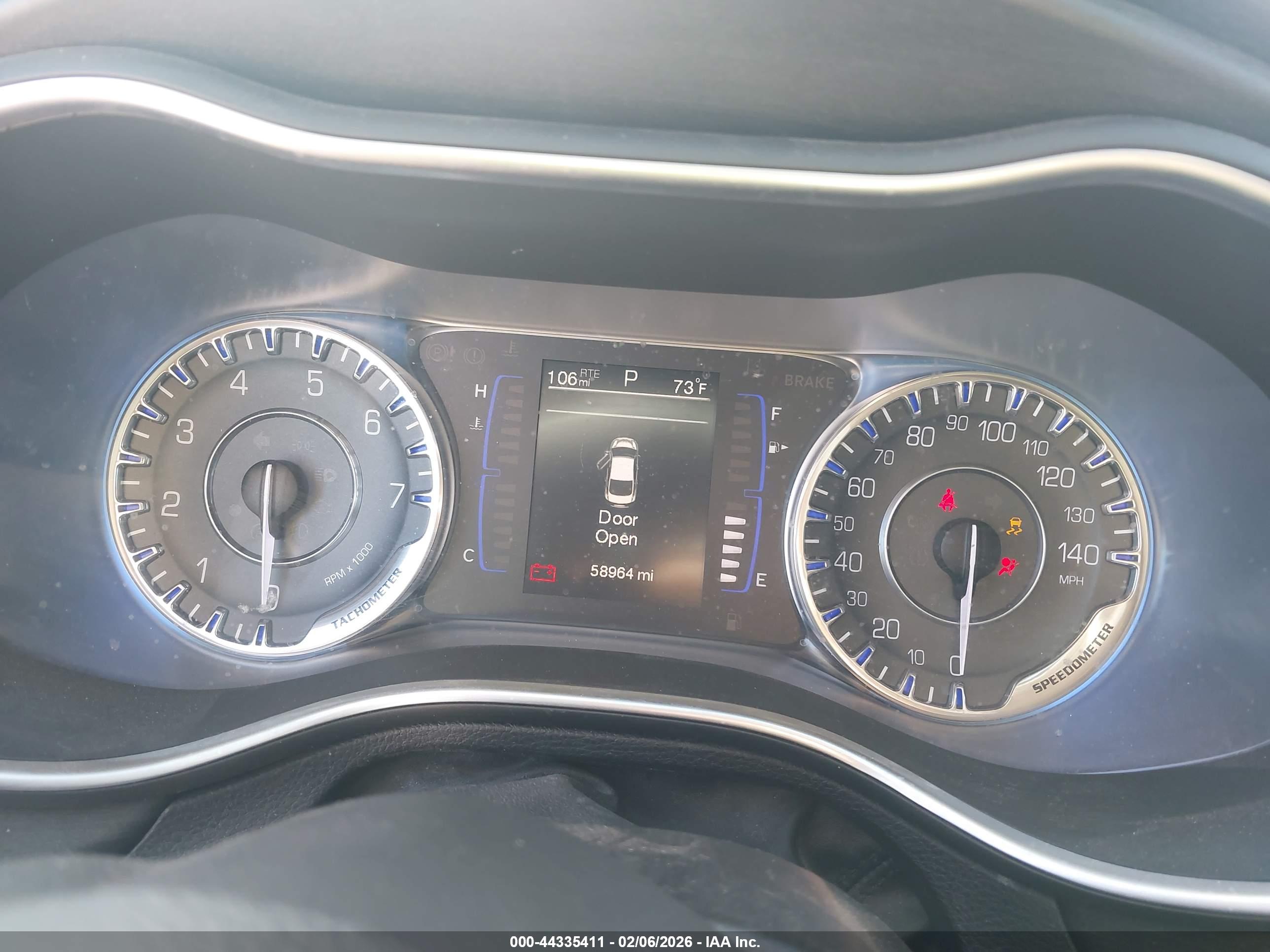 CHRYSLER 200 image 7