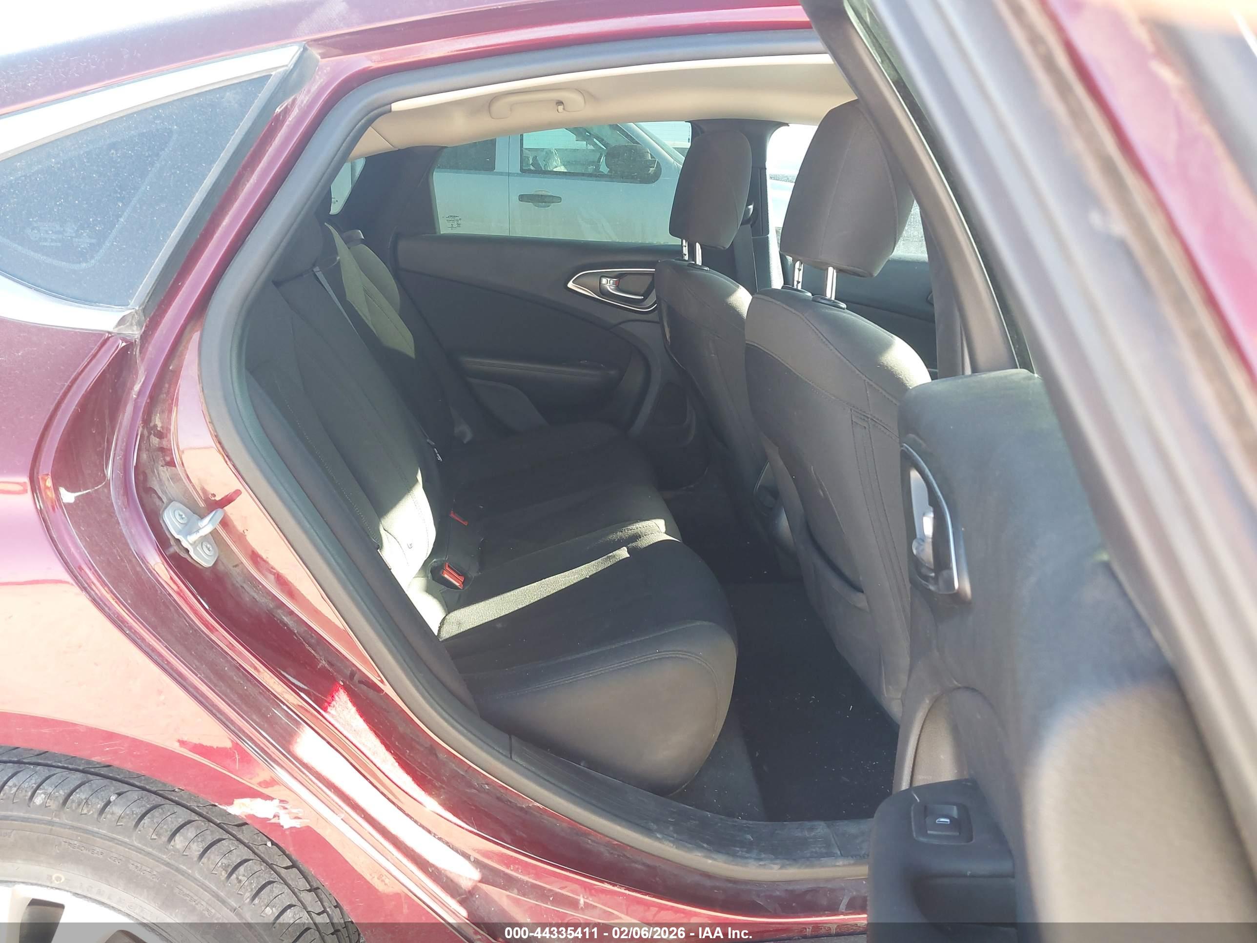 CHRYSLER 200 image 8