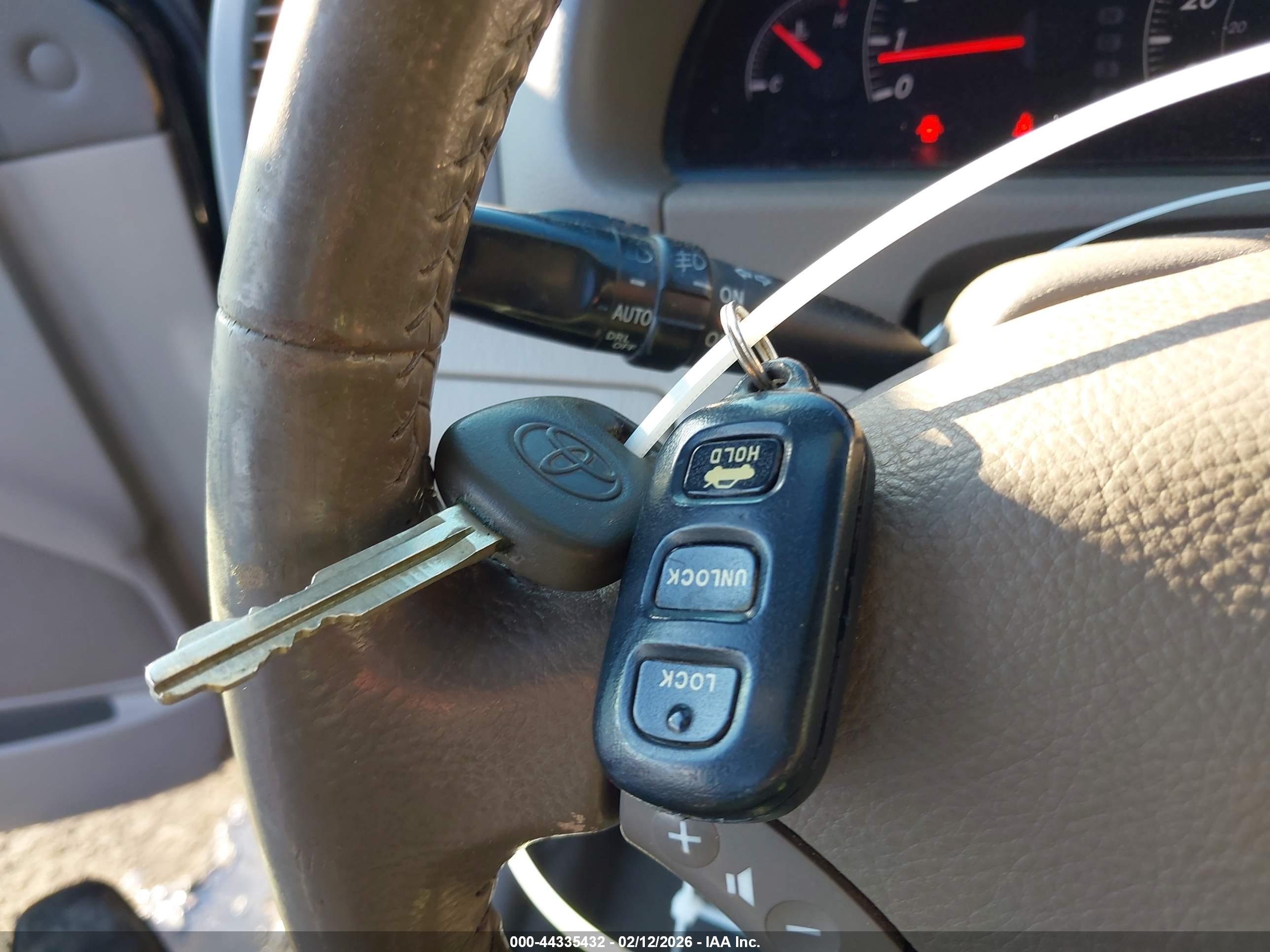 TOYOTA CAMRY image 11