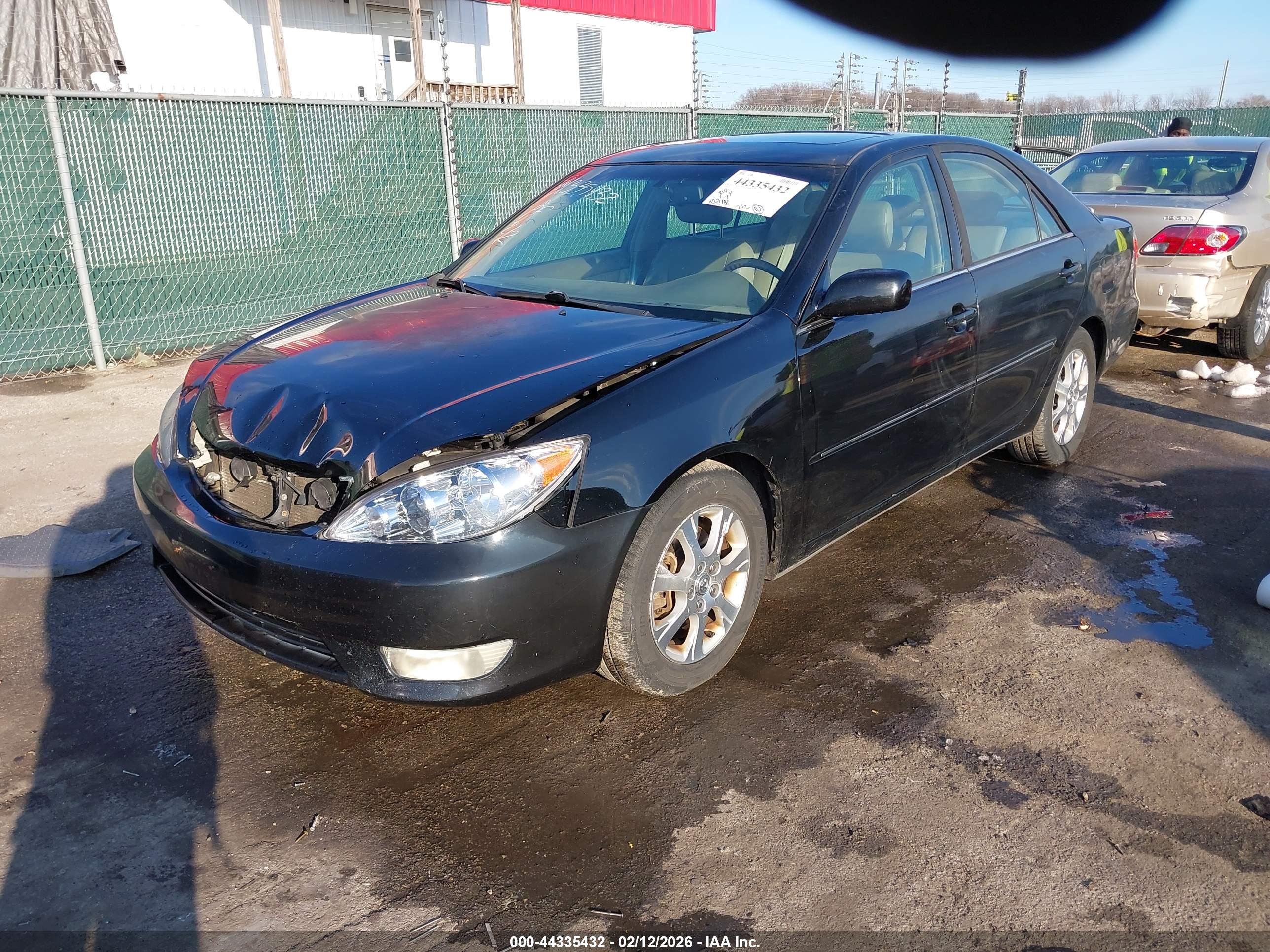TOYOTA CAMRY image 2
