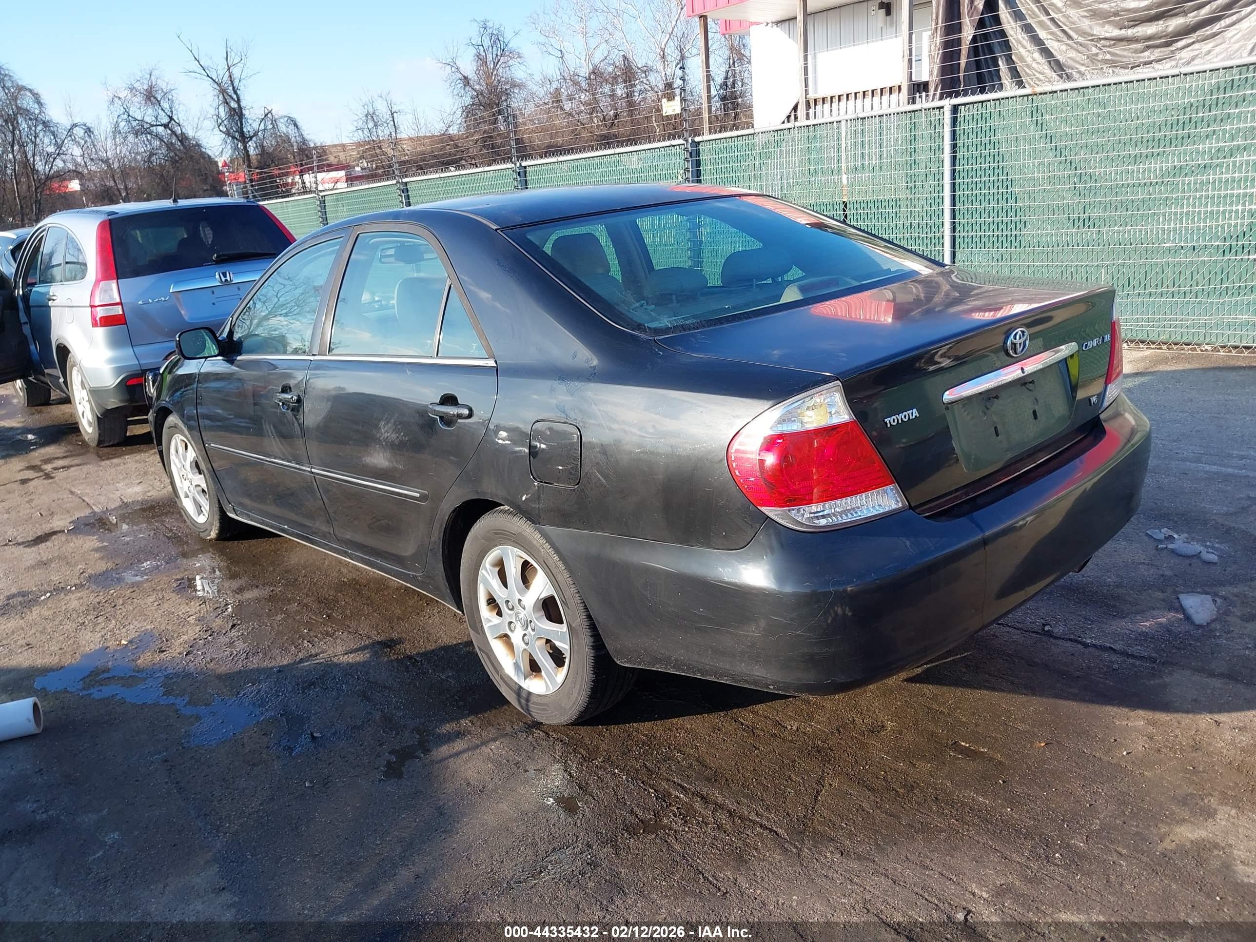 TOYOTA CAMRY image 3