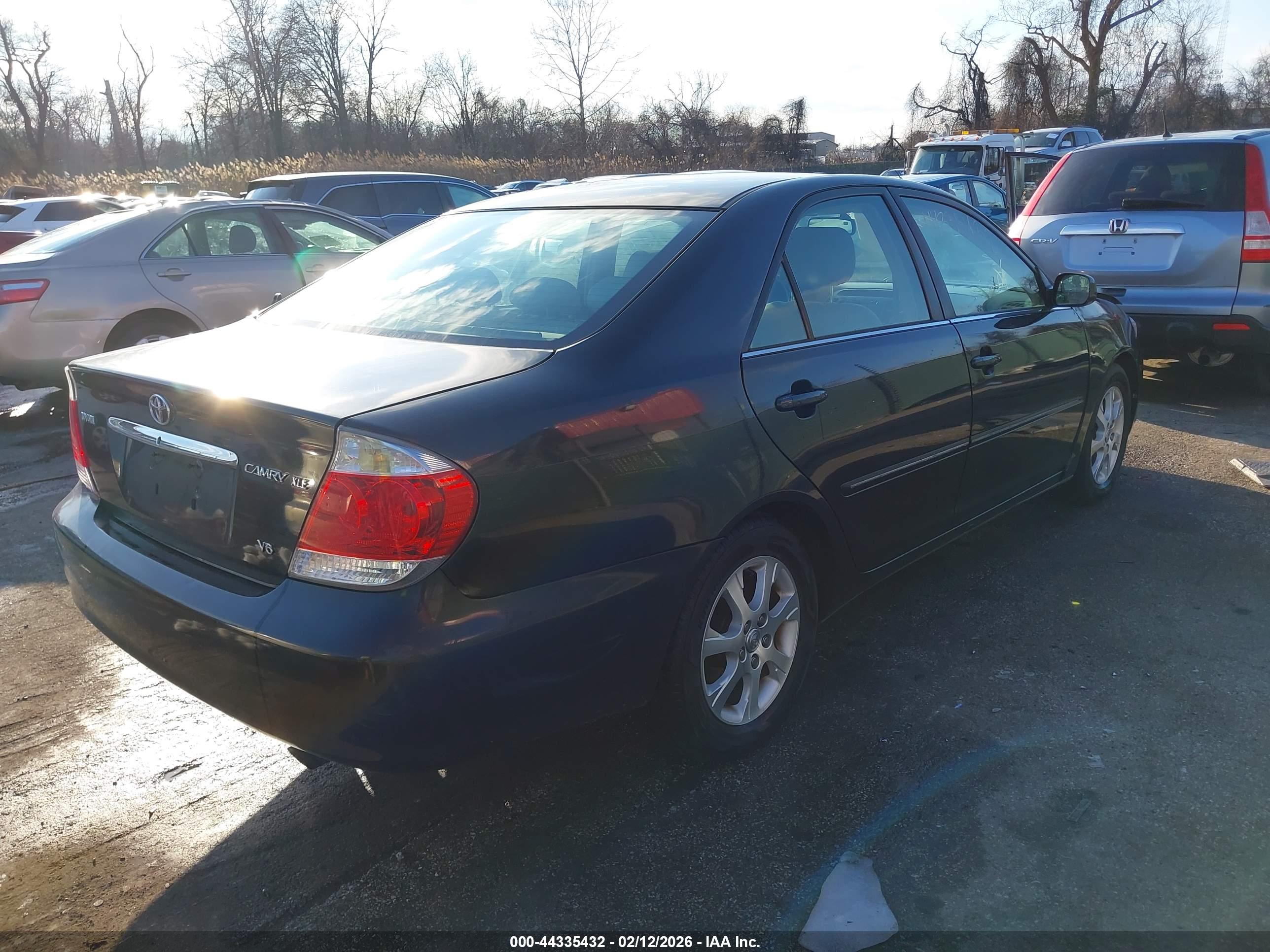 TOYOTA CAMRY image 4