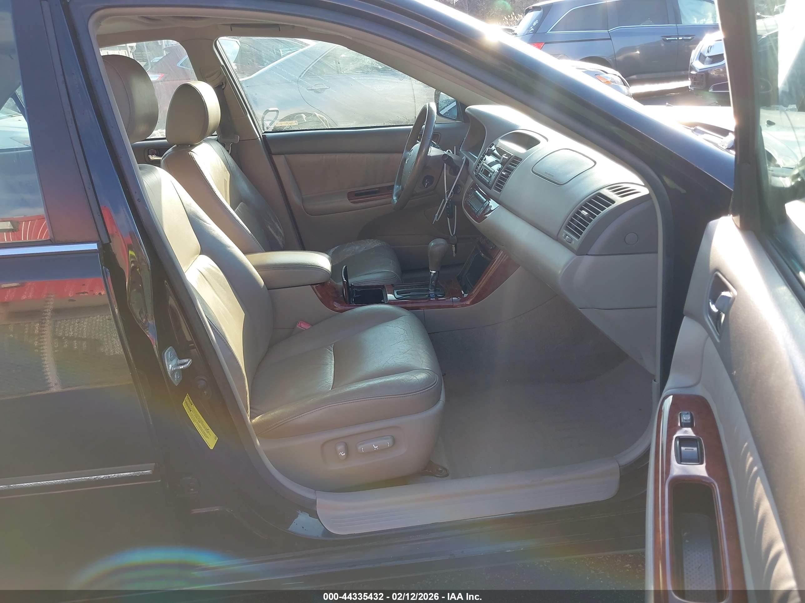 TOYOTA CAMRY image 5