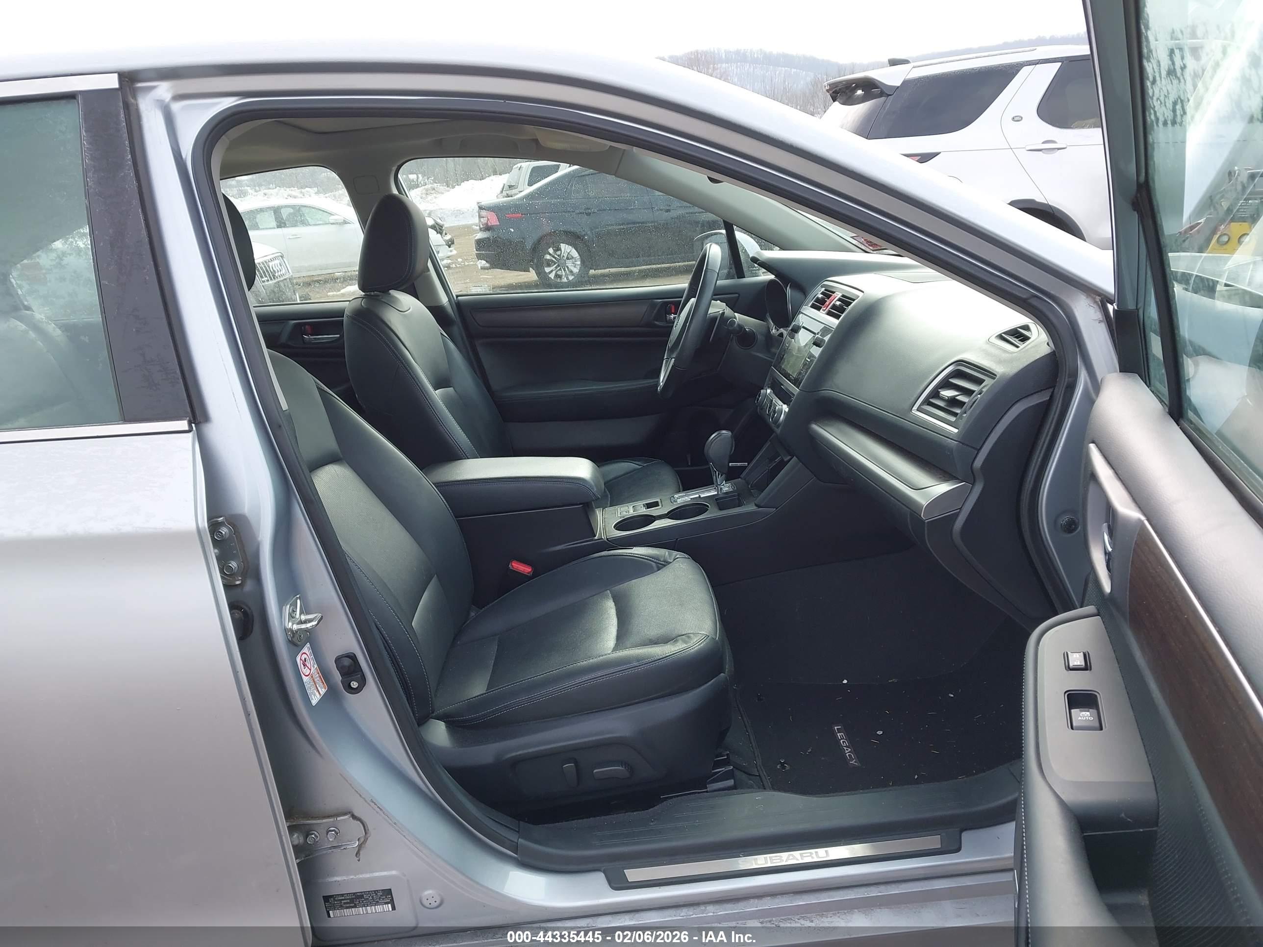 SUBARU LEGACY image 5