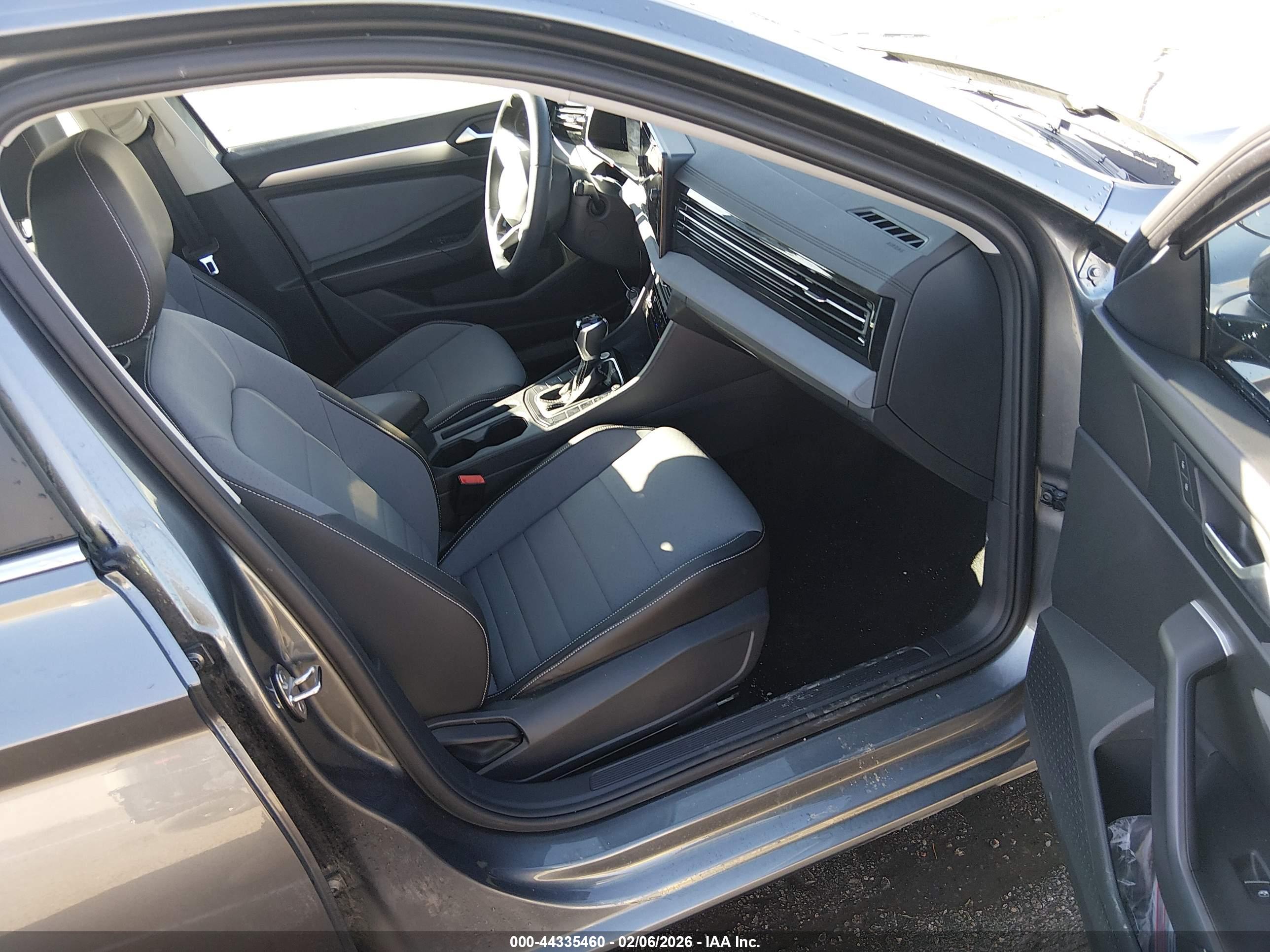 VOLKSWAGEN JETTA image 5