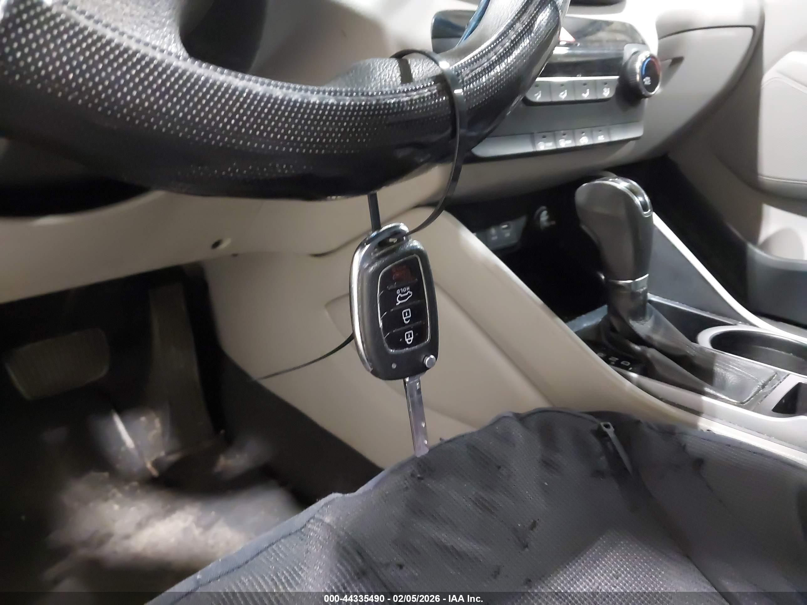 HYUNDAI TUCSON image 11