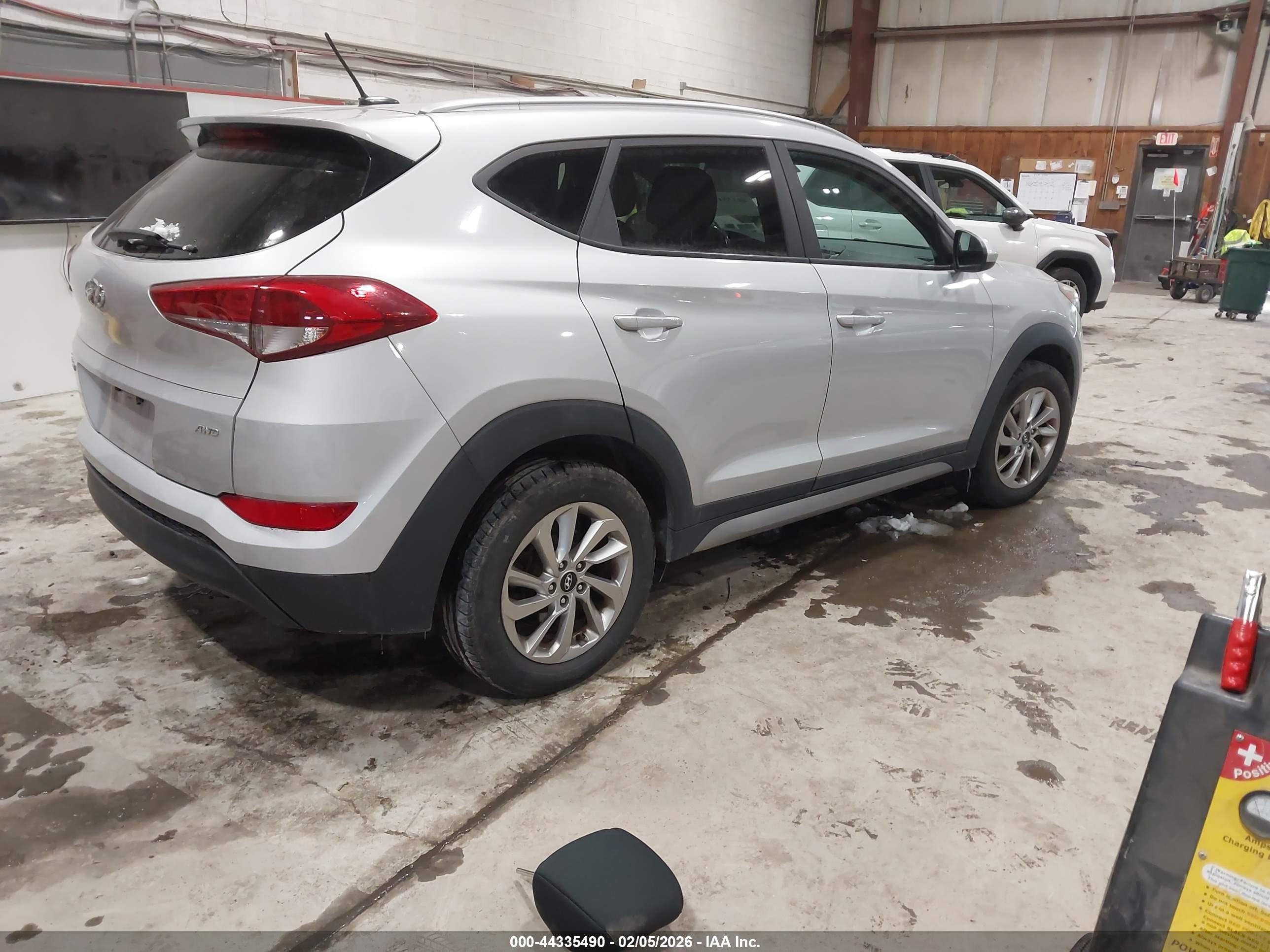 HYUNDAI TUCSON image 4
