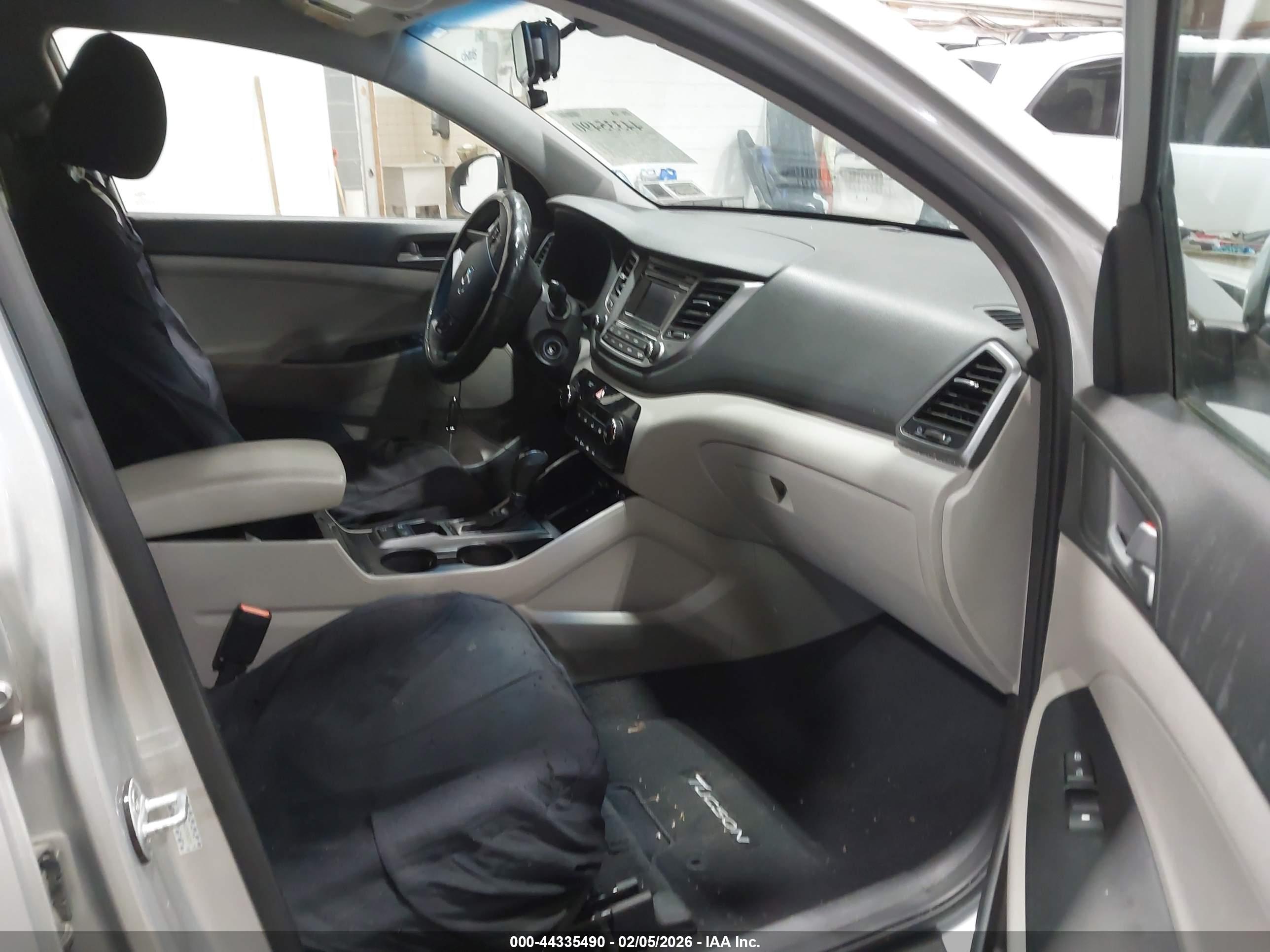 HYUNDAI TUCSON image 5