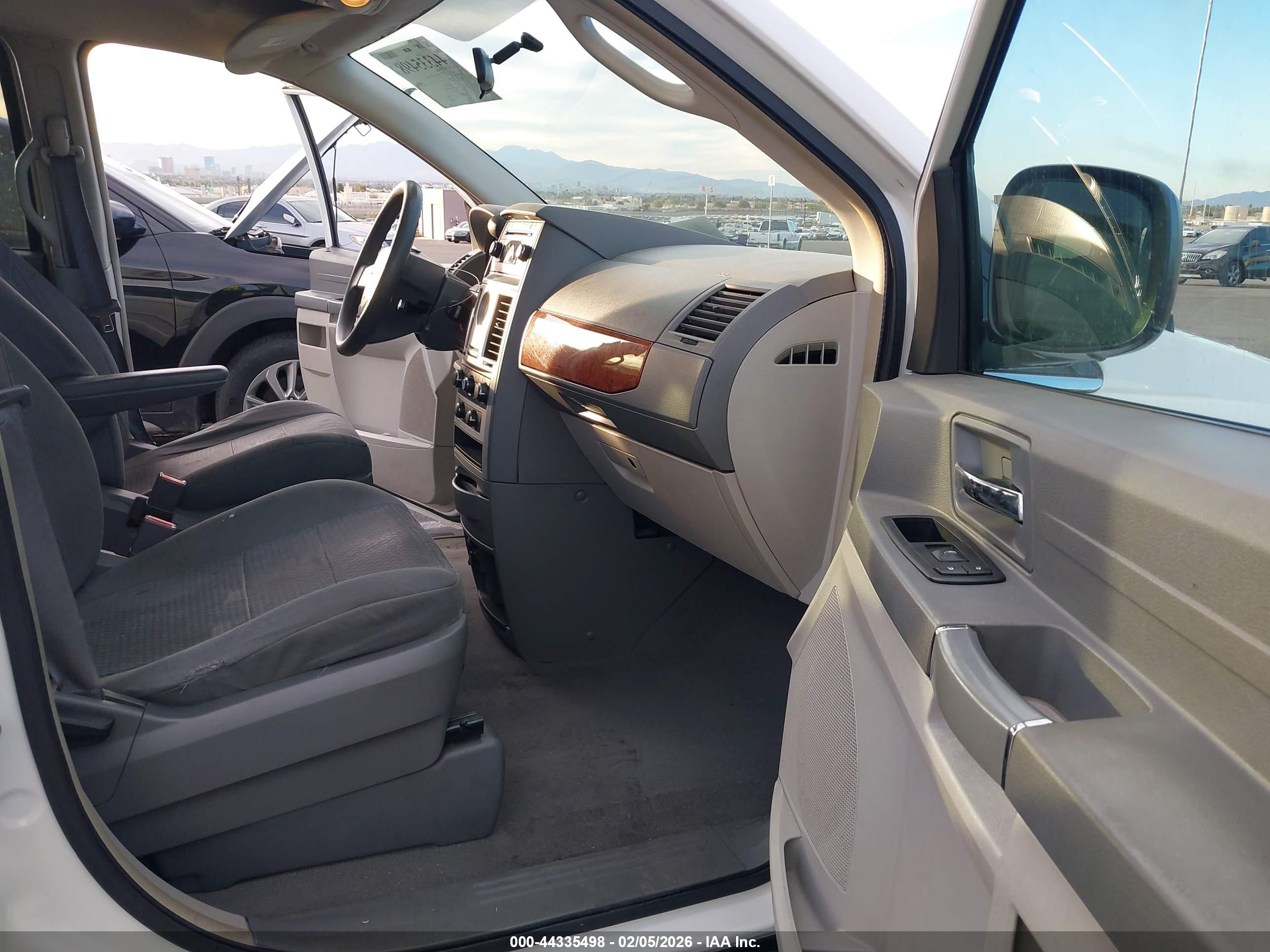 CHRYSLER TOWN image 5