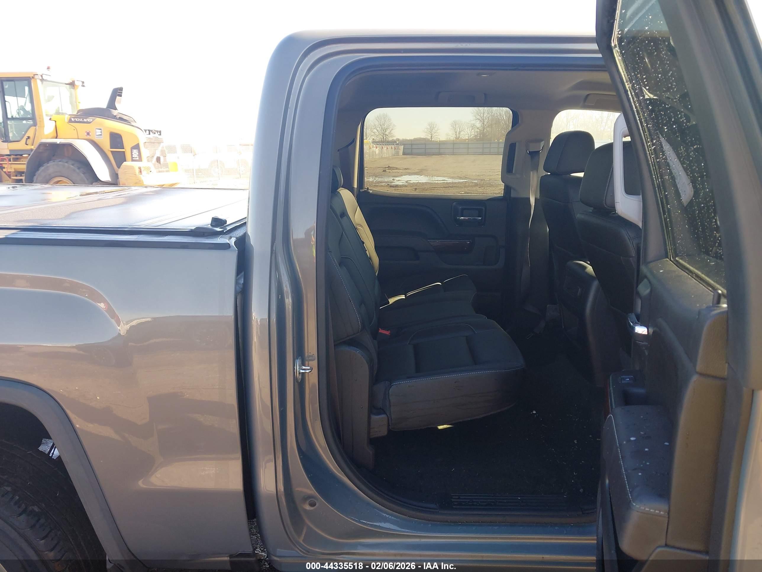 GMC SIERRA image 8