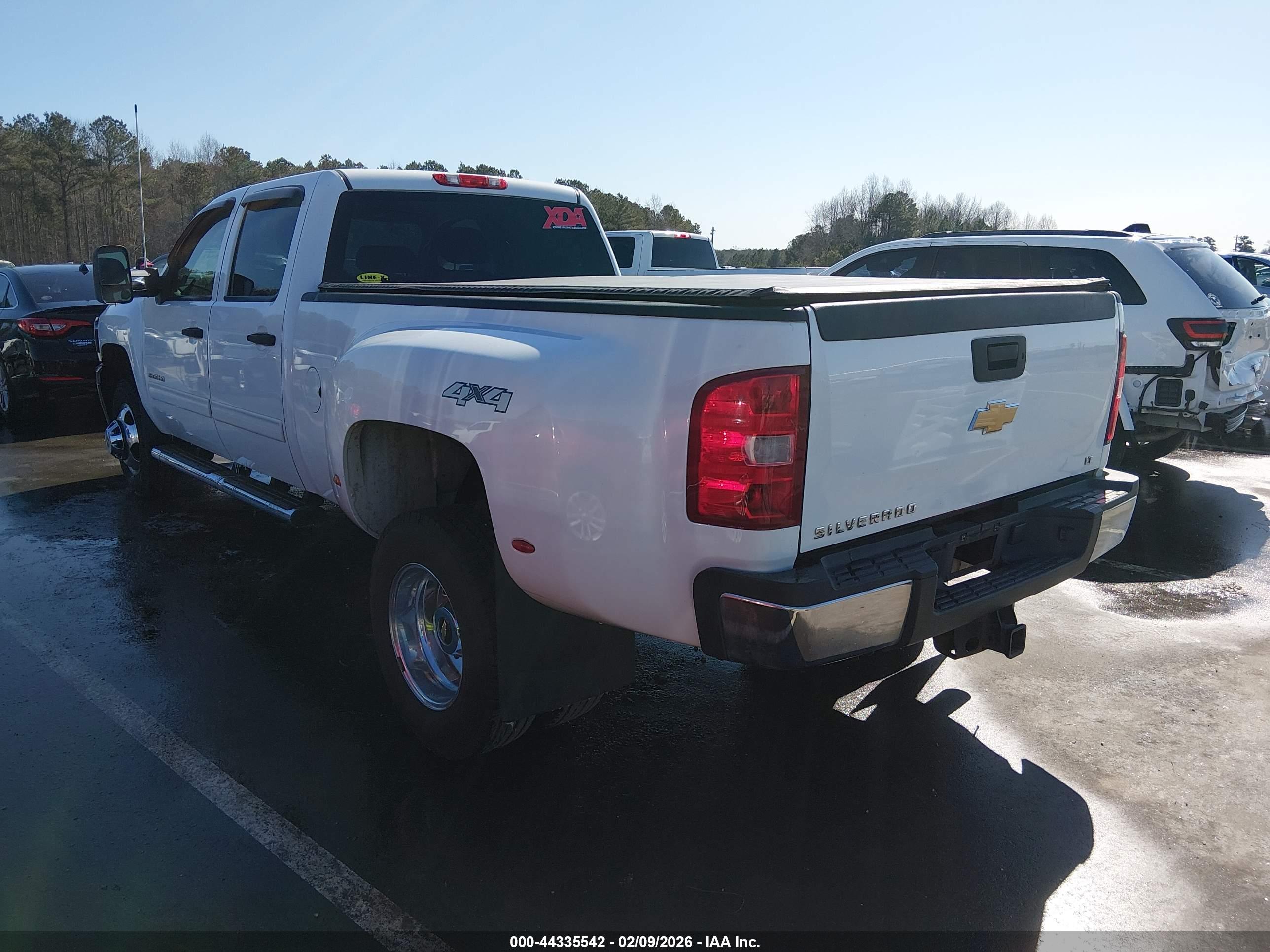 CHEVROLET SILVERADO image 3