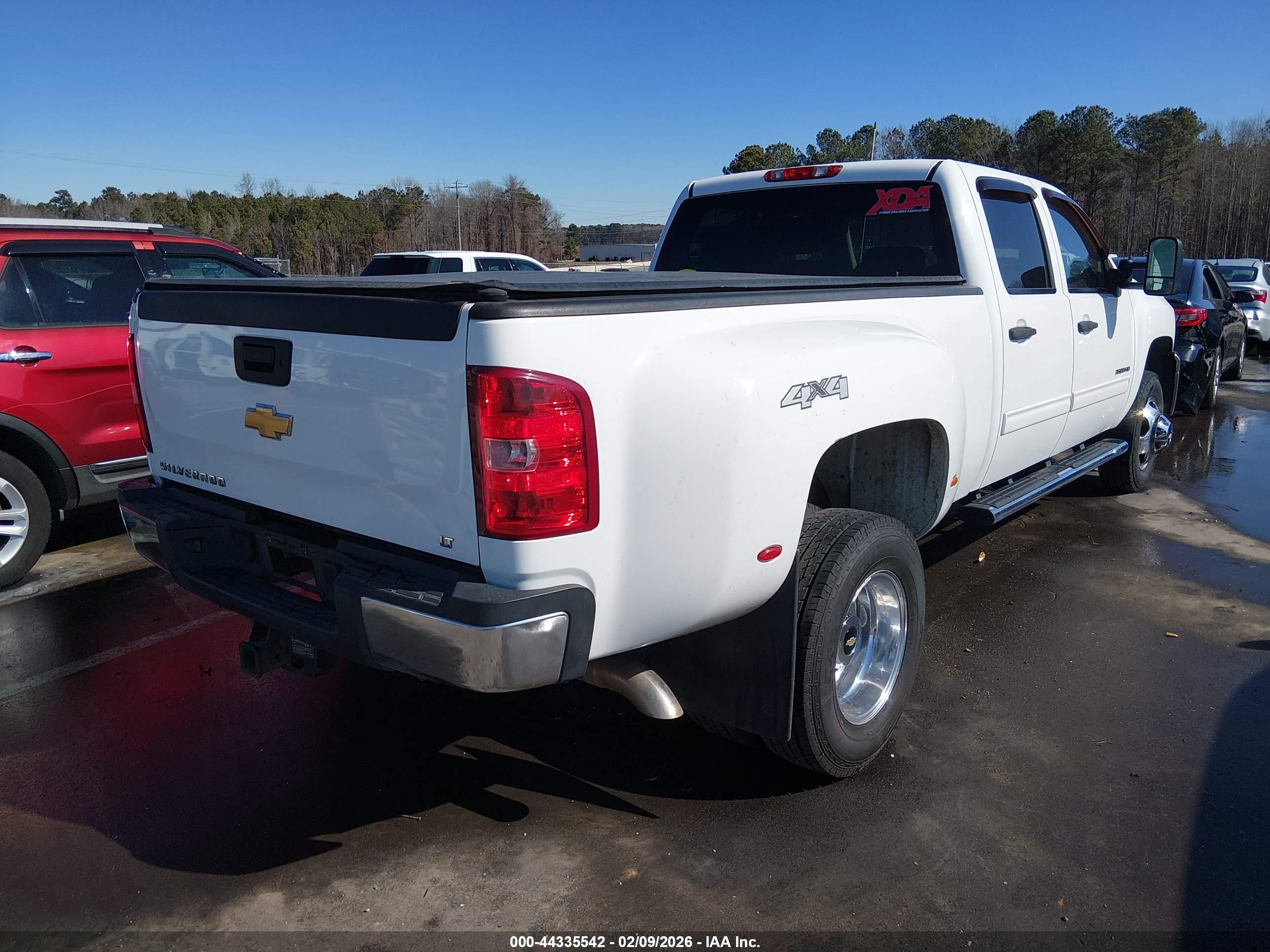 CHEVROLET SILVERADO image 4
