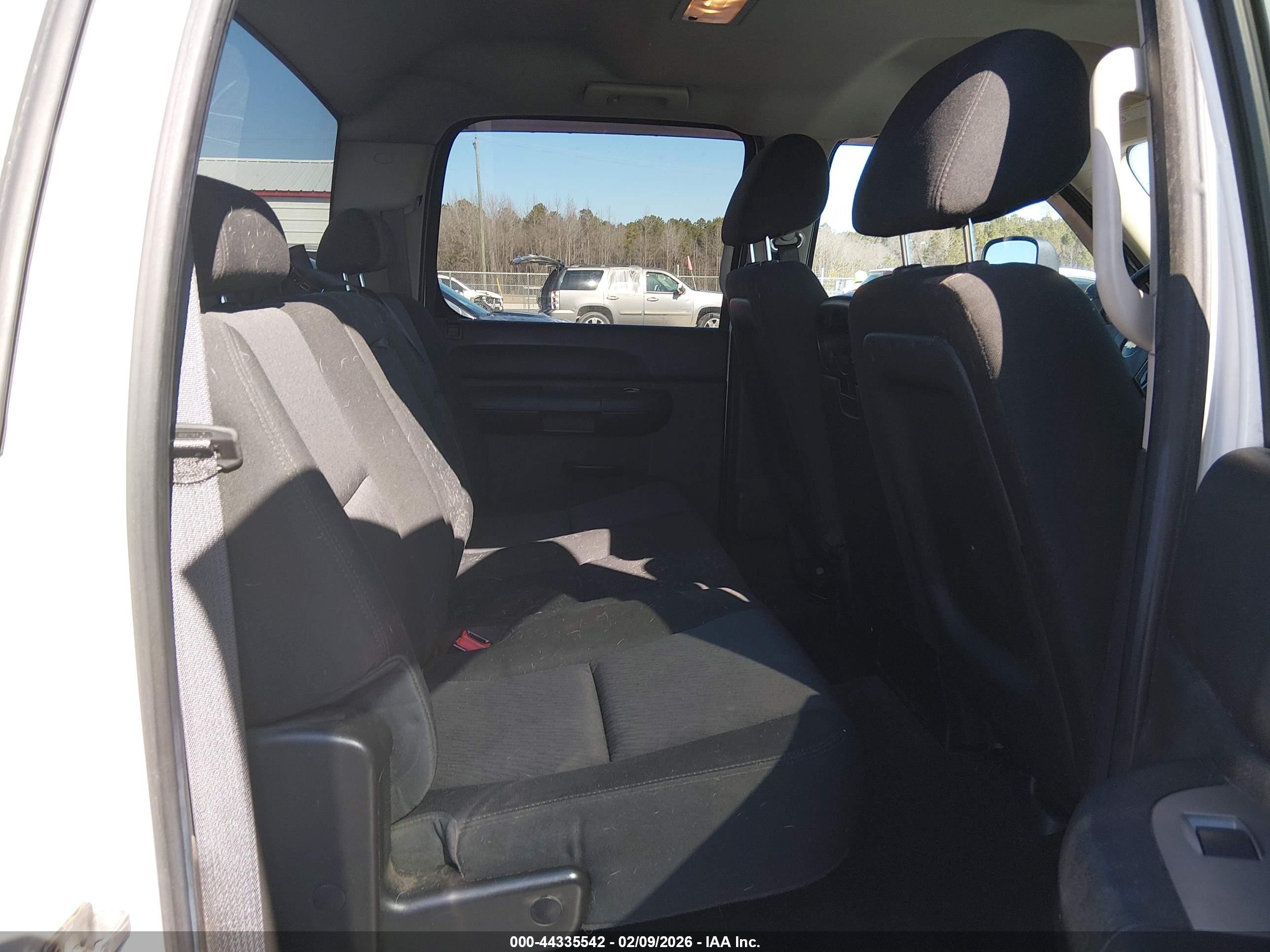 CHEVROLET SILVERADO image 7