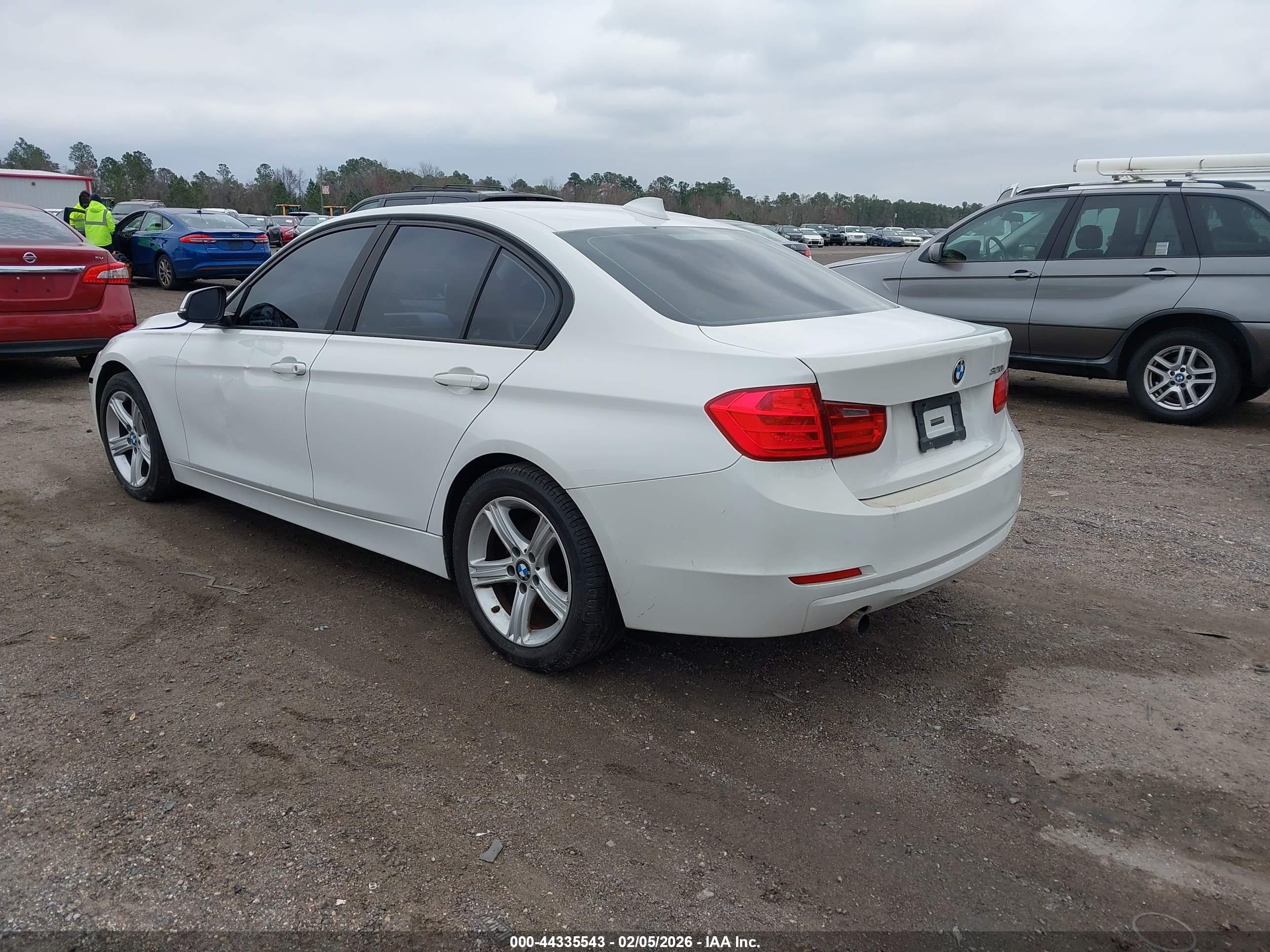 BMW 320I image 3