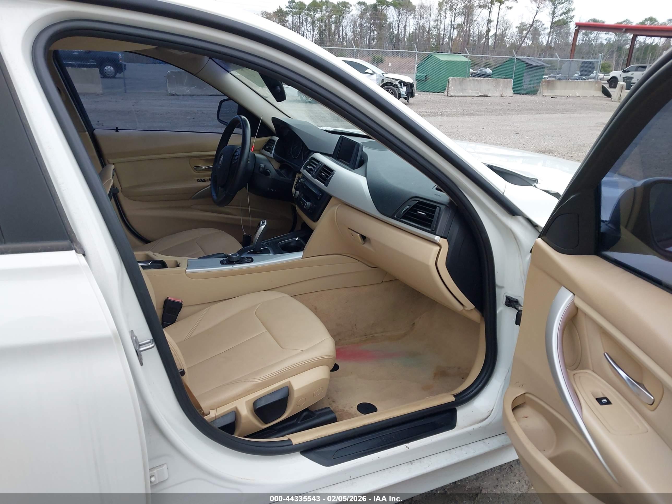 BMW 320I image 5
