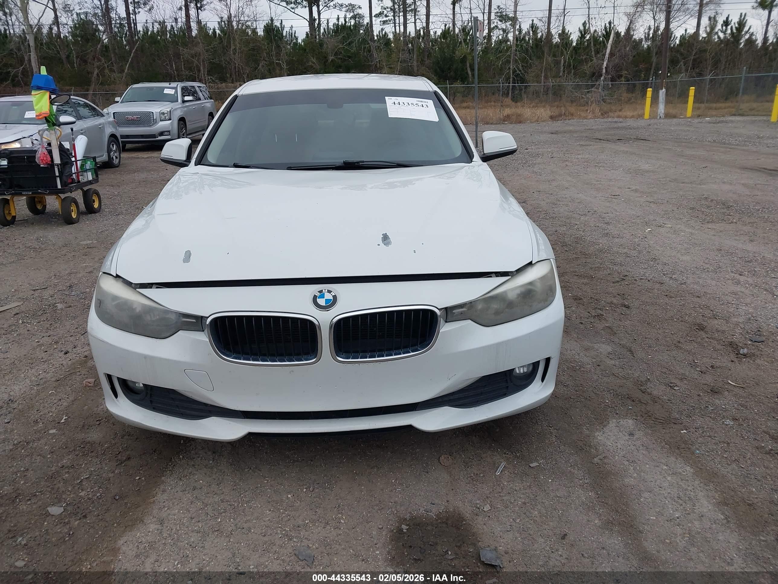 BMW 320I image 6