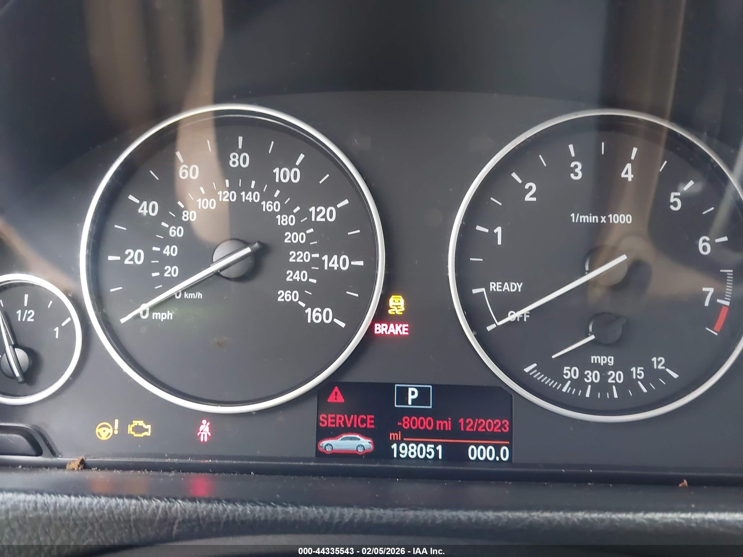BMW 320I image 7