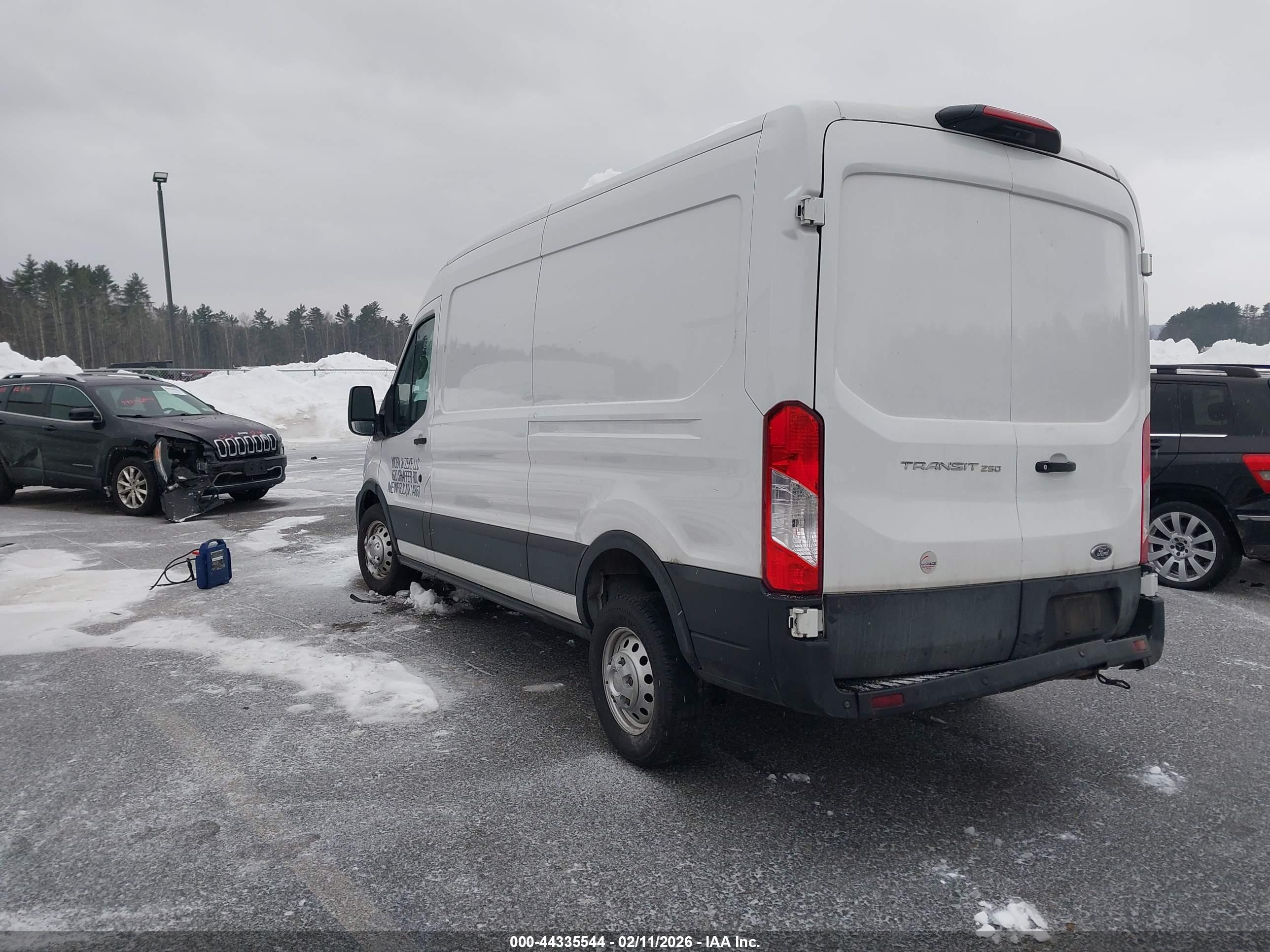 FORD TRANSIT-250 image 3