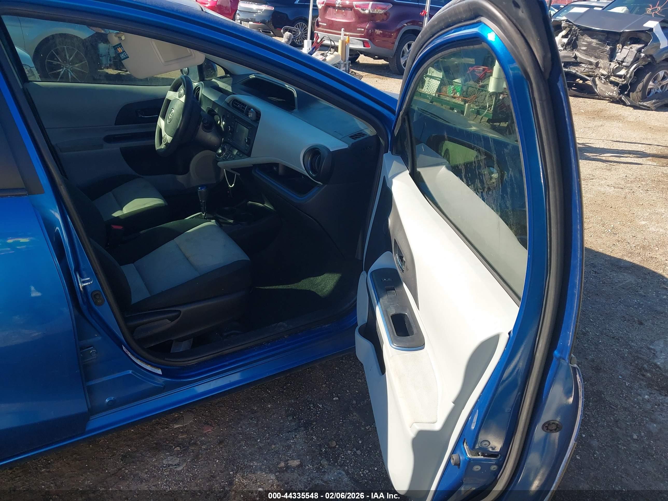 TOYOTA PRIUS image 5