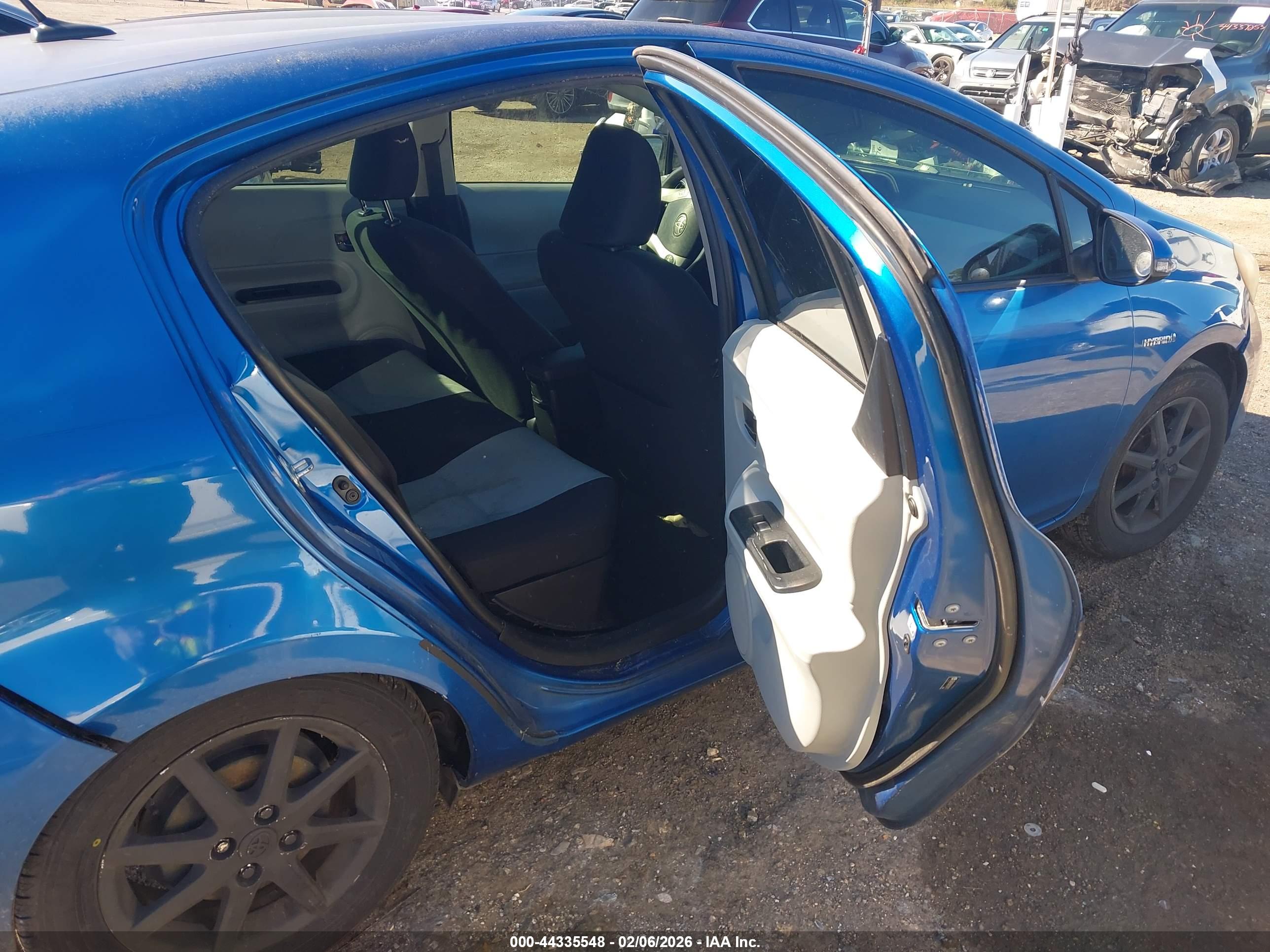 TOYOTA PRIUS image 8