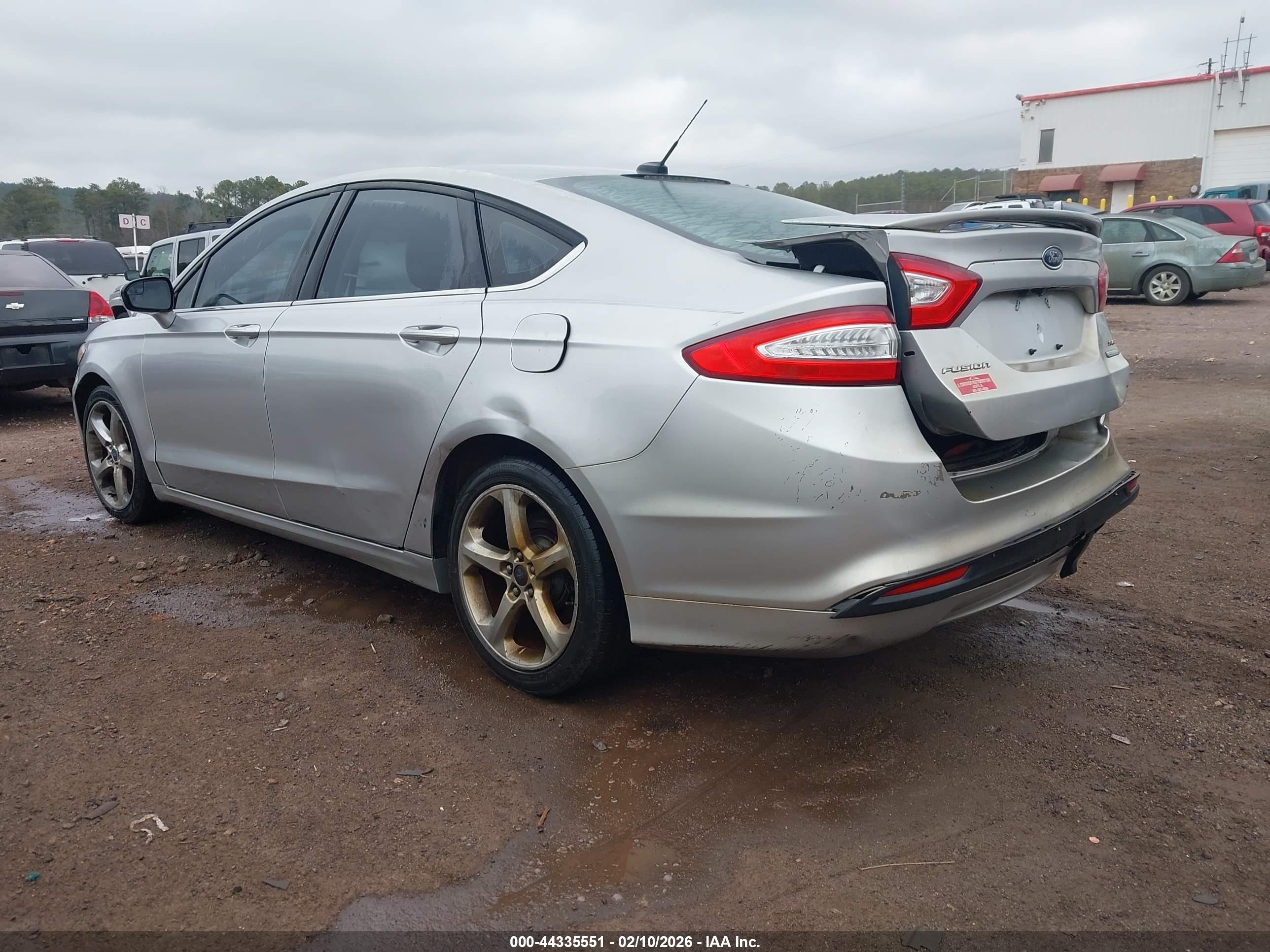 FORD FUSION image 3