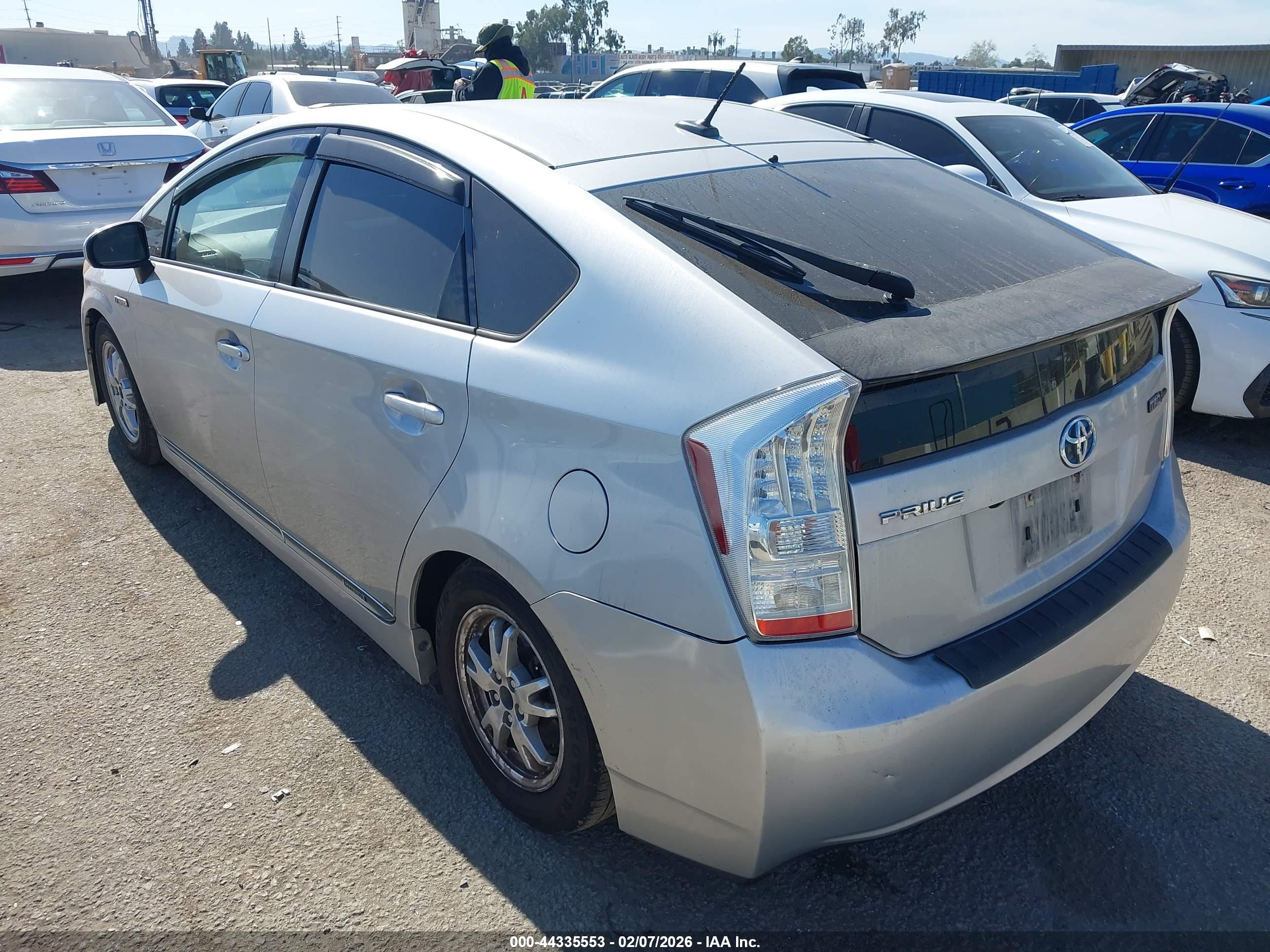 TOYOTA PRIUS image 3