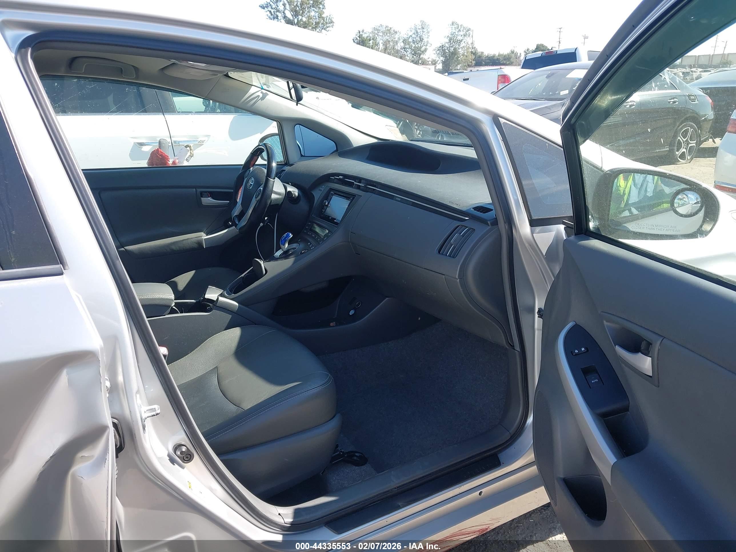 TOYOTA PRIUS image 5