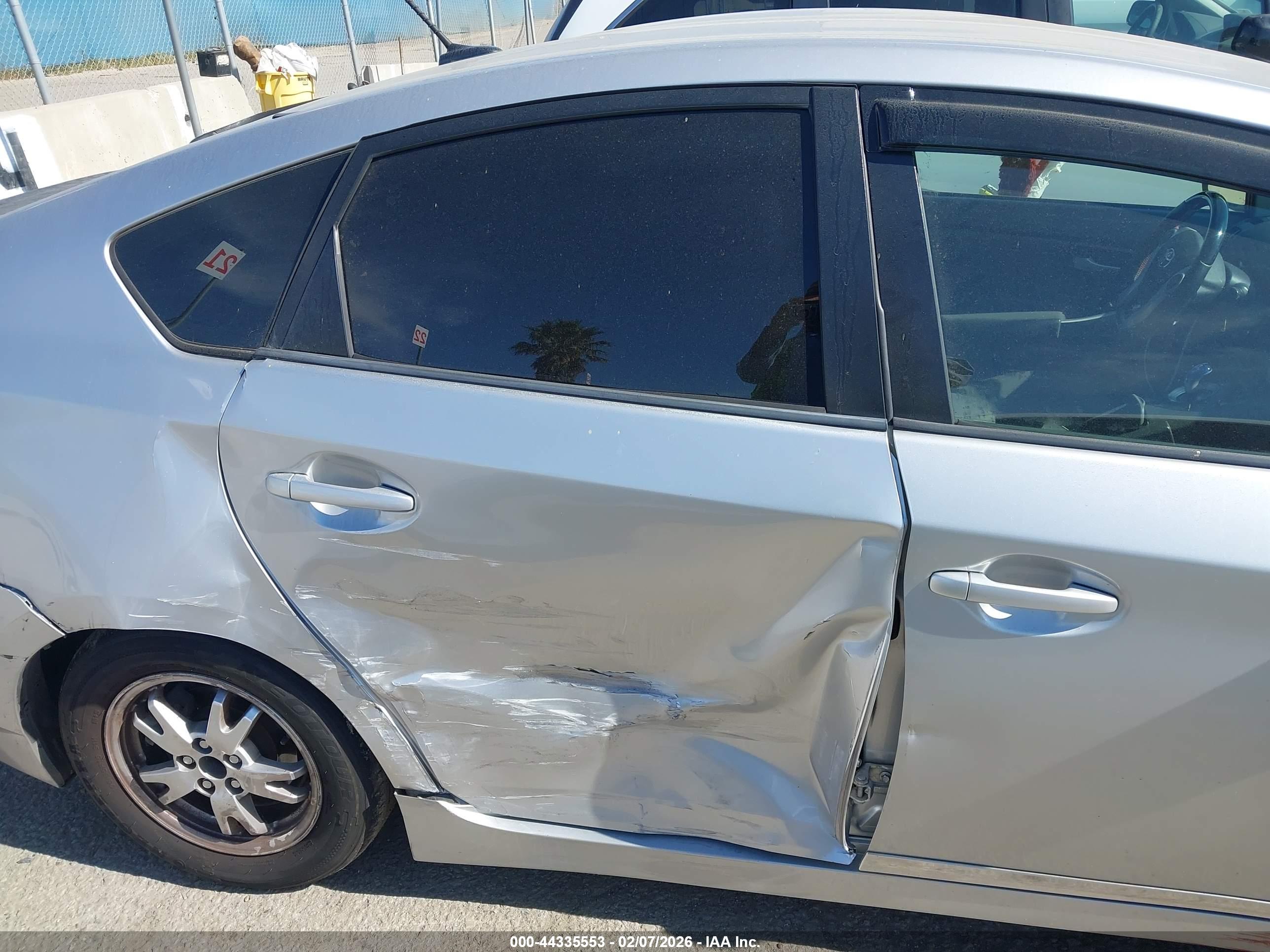 TOYOTA PRIUS image 6
