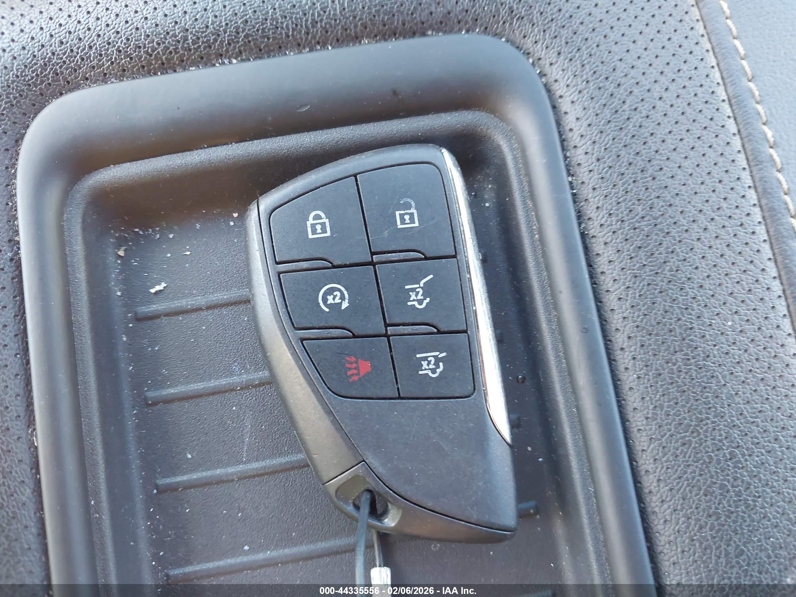 CHEVROLET SUBURBAN image 11