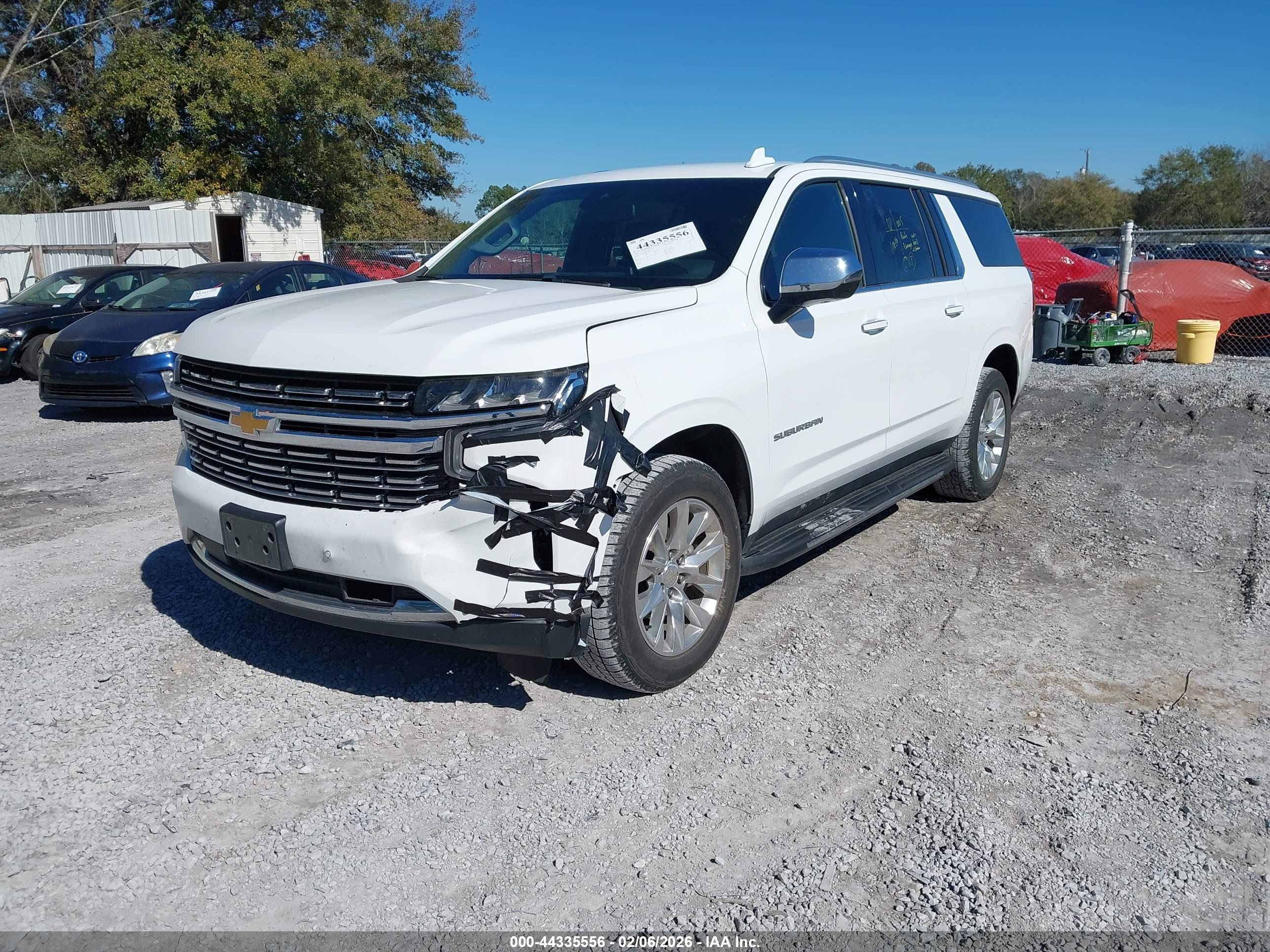 CHEVROLET SUBURBAN image 2