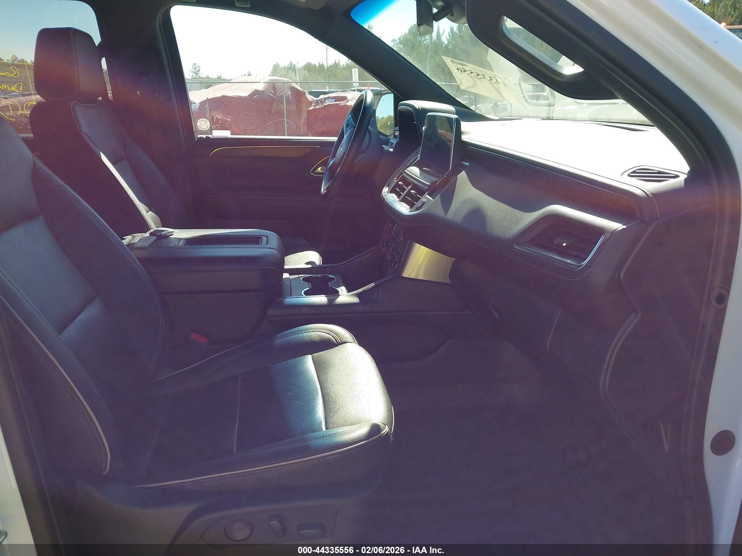 CHEVROLET SUBURBAN image 5
