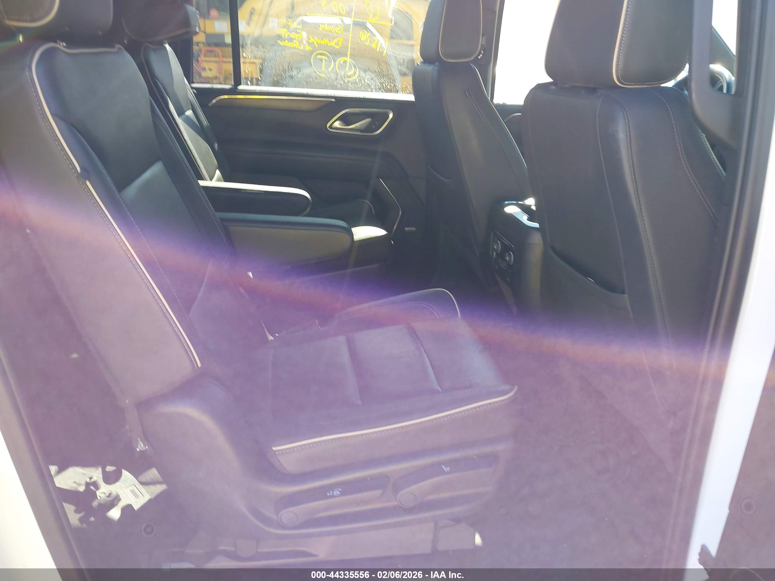 CHEVROLET SUBURBAN image 8