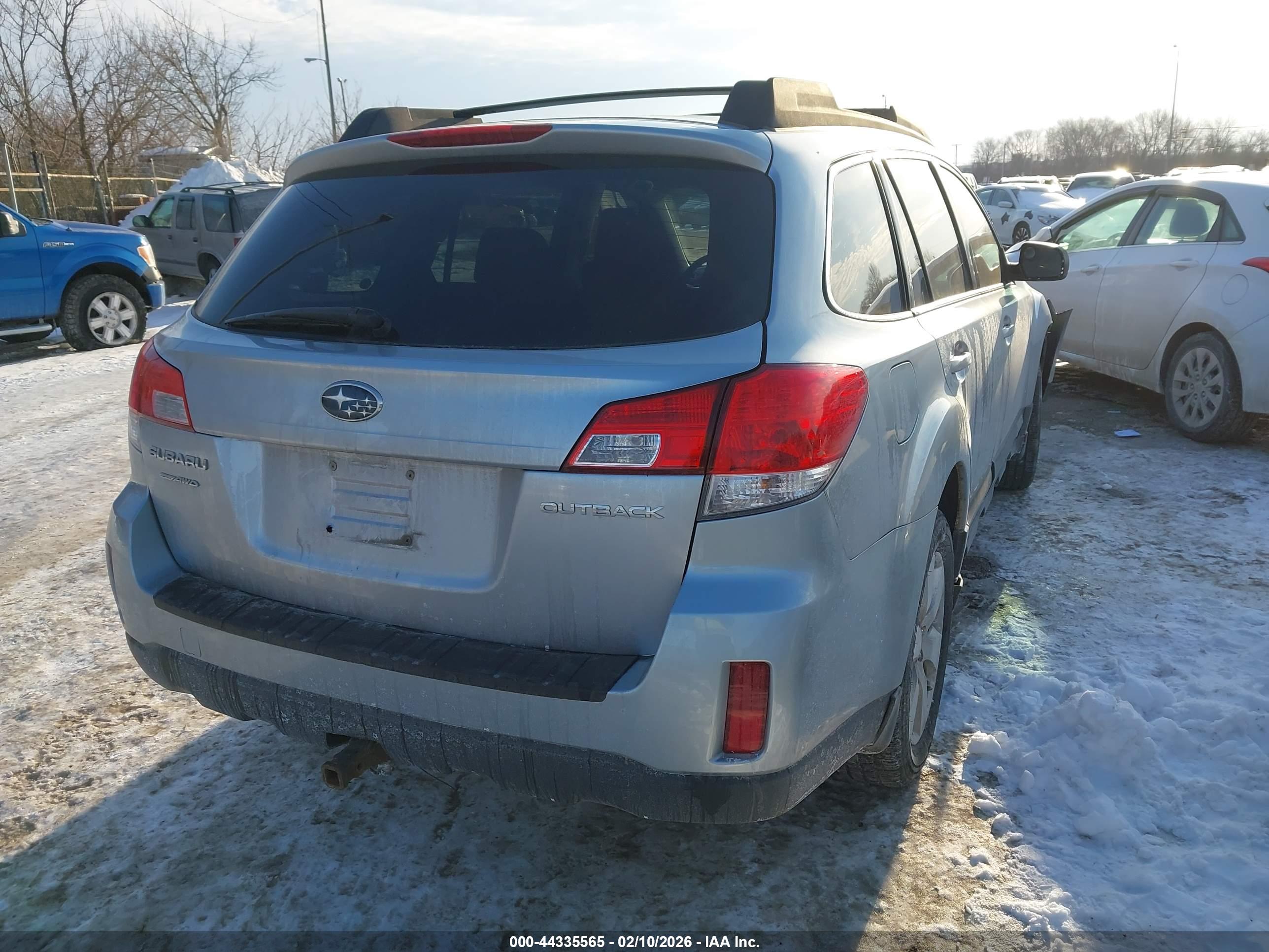 SUBARU OUTBACK image 4