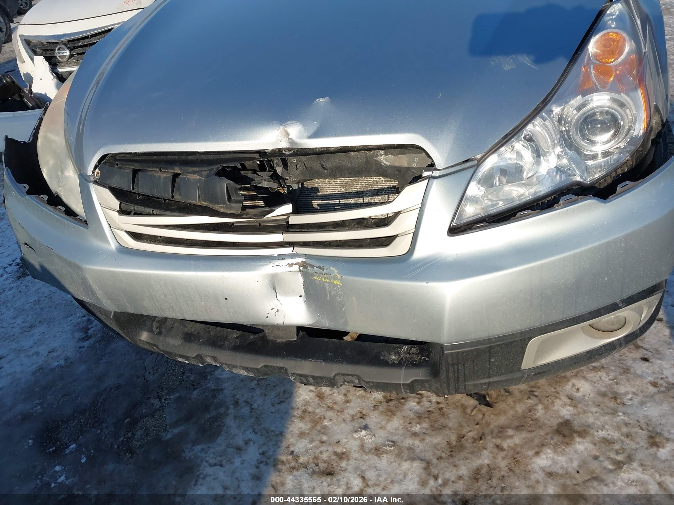 SUBARU OUTBACK image 6