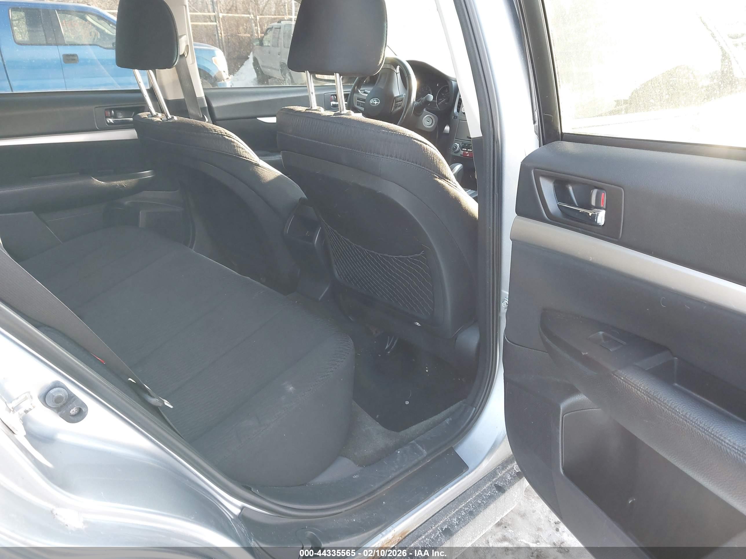 SUBARU OUTBACK image 8