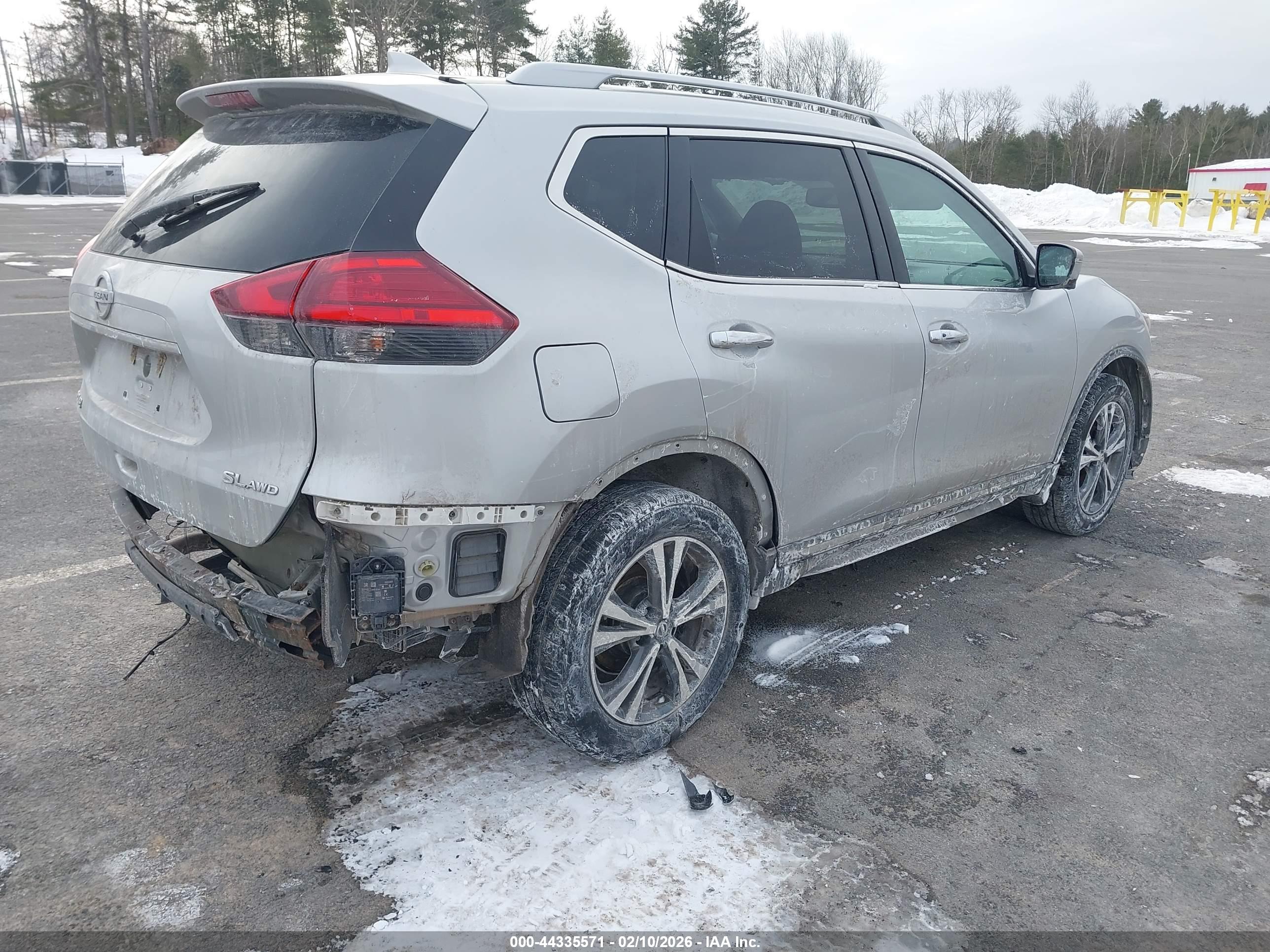 NISSAN ROGUE image 4
