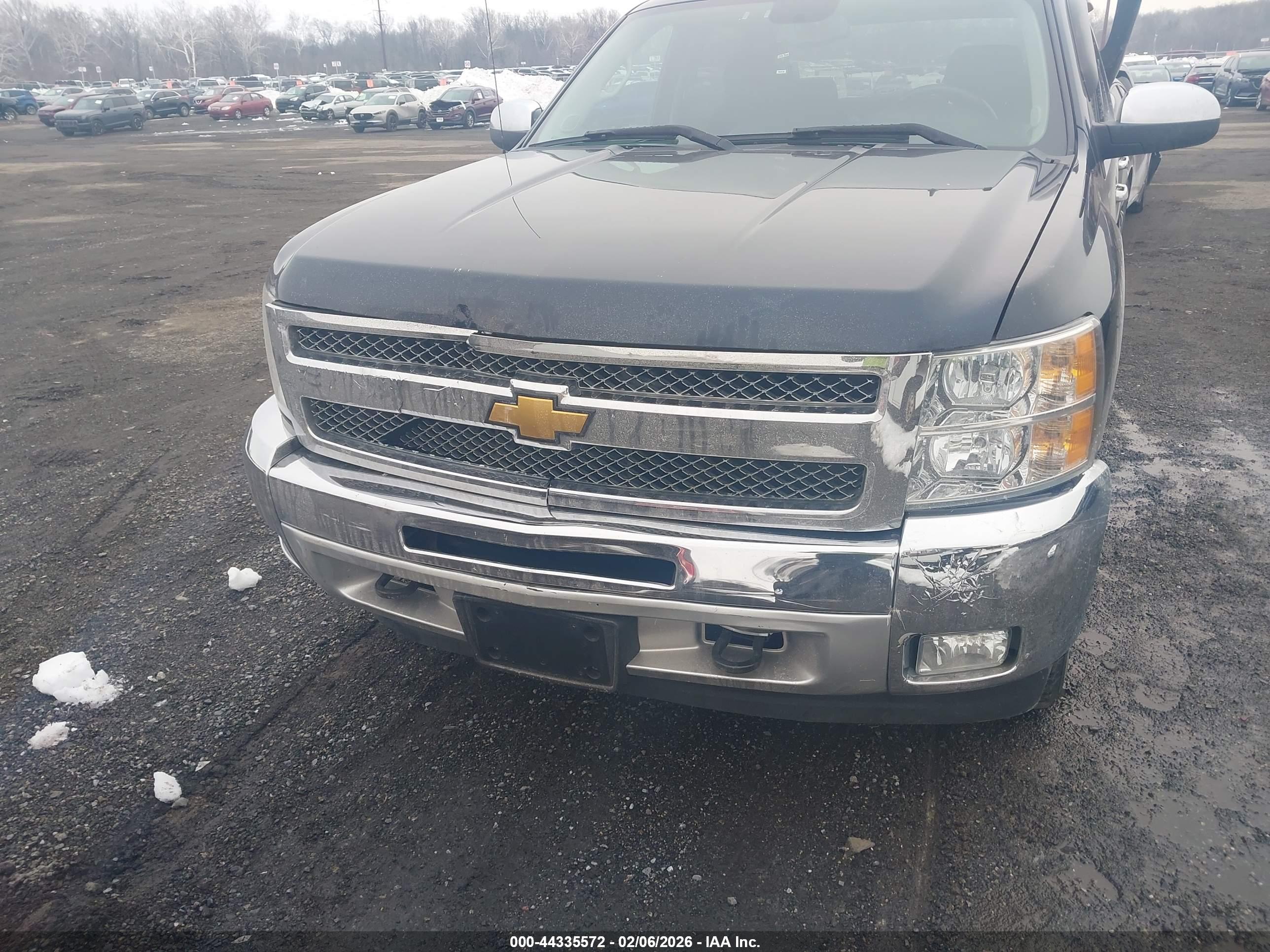 CHEVROLET SILVERADO image 6