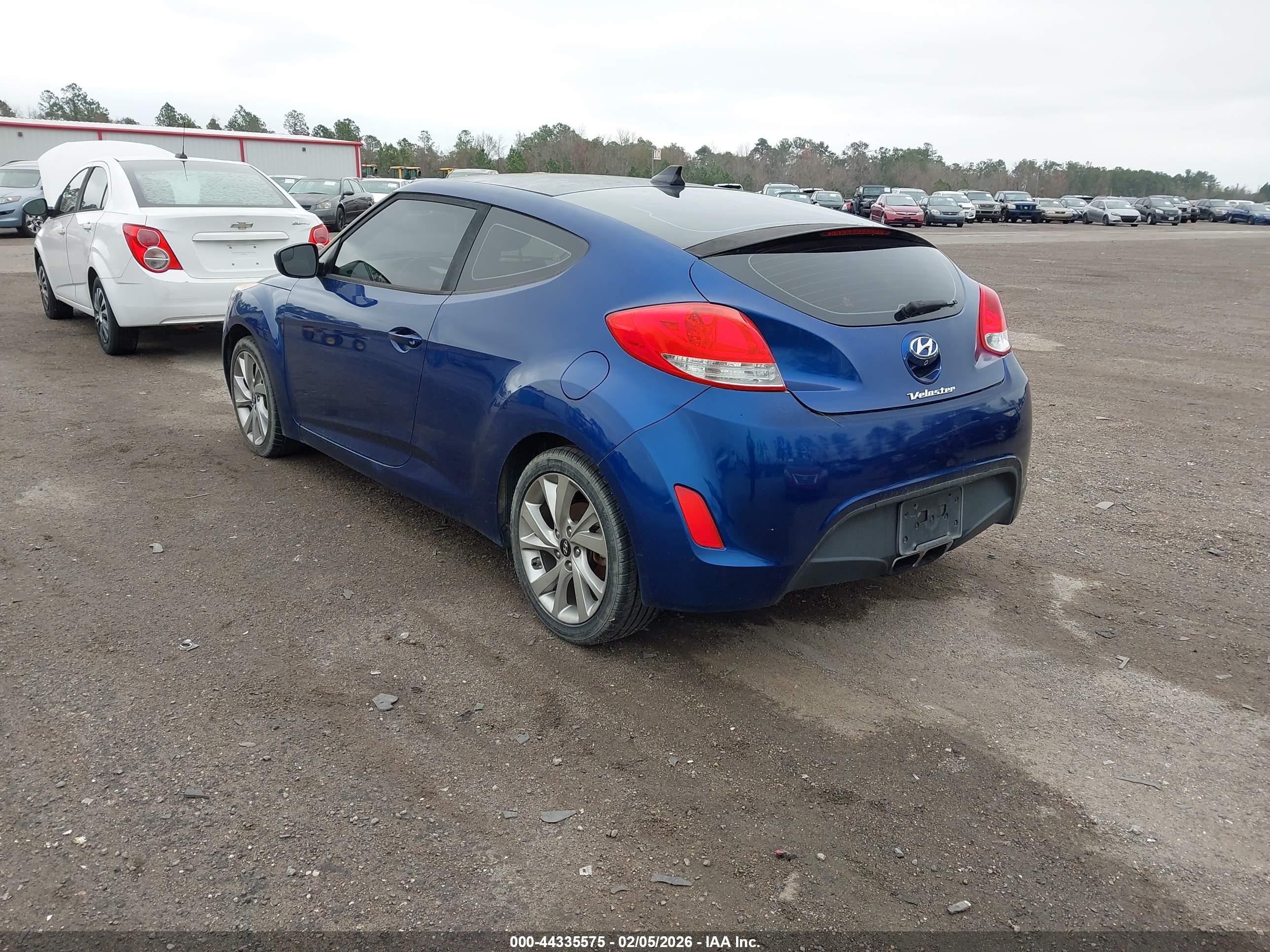 HYUNDAI VELOSTER image 3