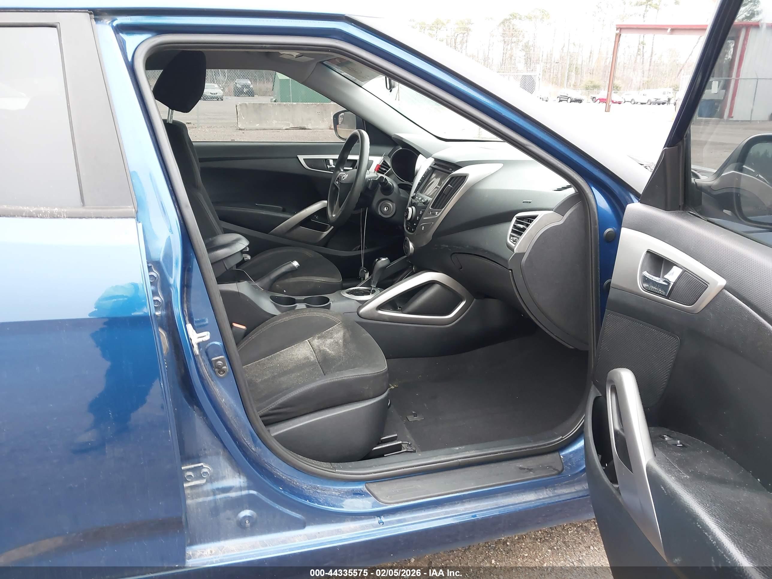 HYUNDAI VELOSTER image 5