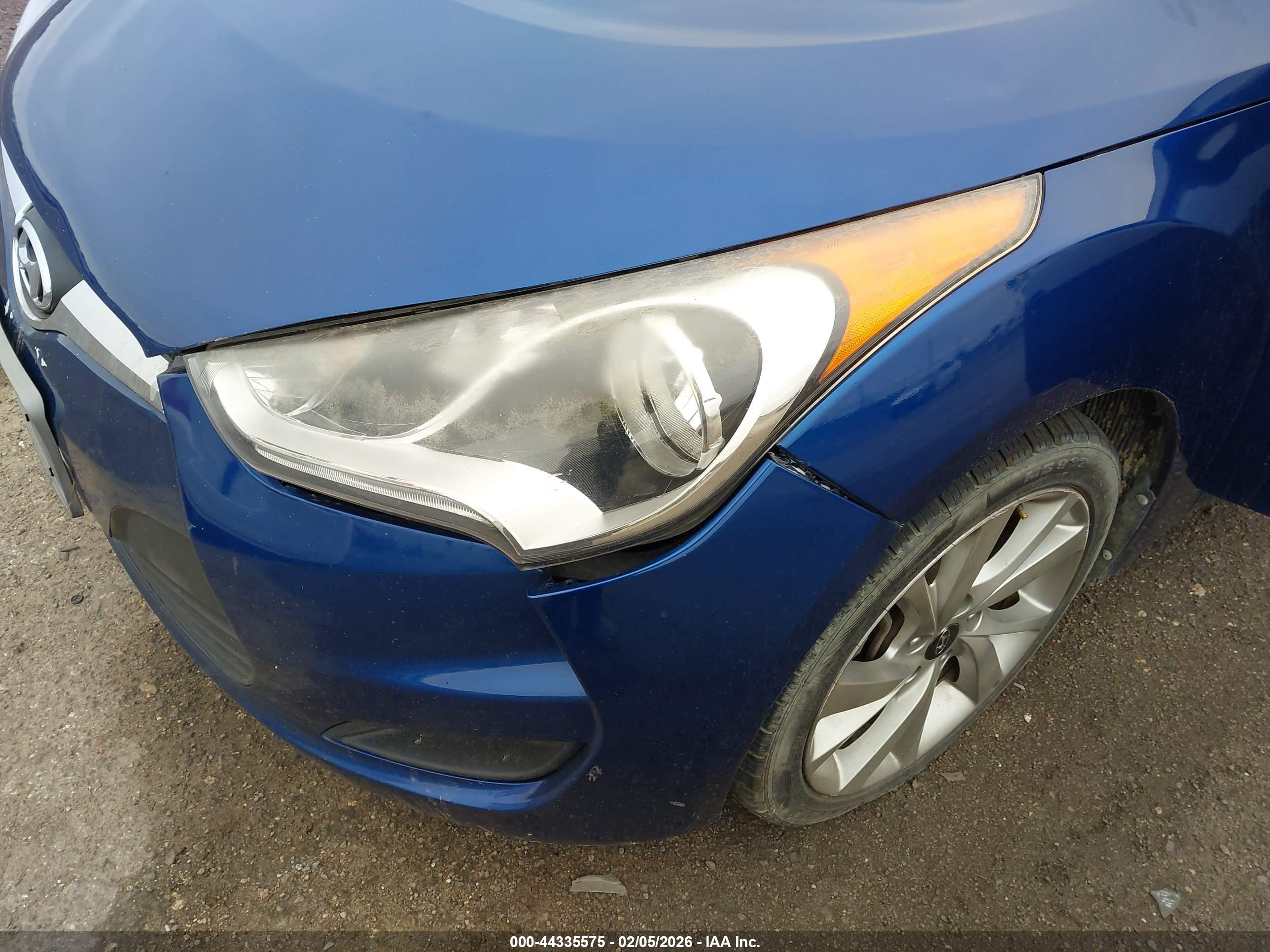 HYUNDAI VELOSTER image 6