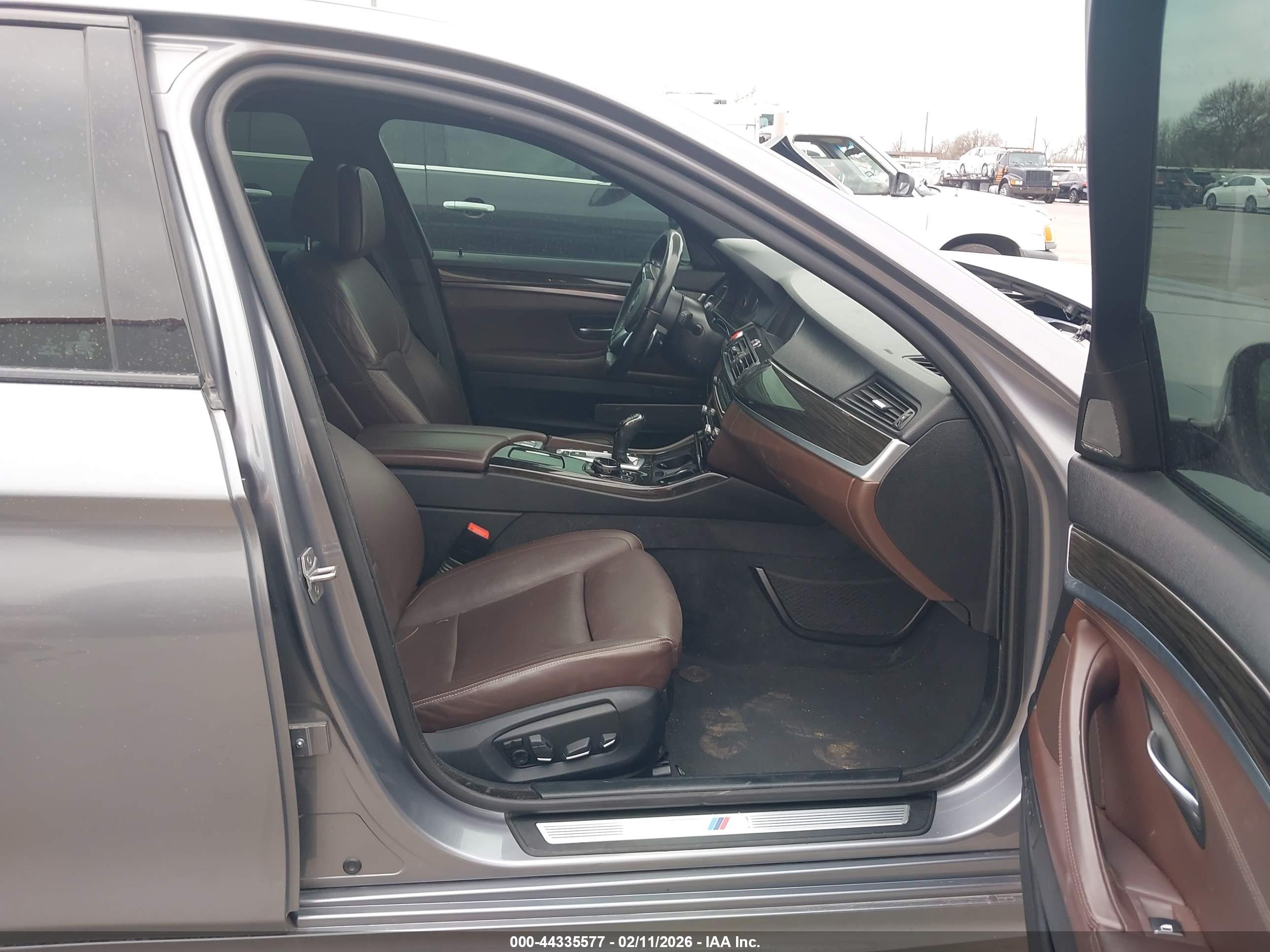 BMW 550I image 5