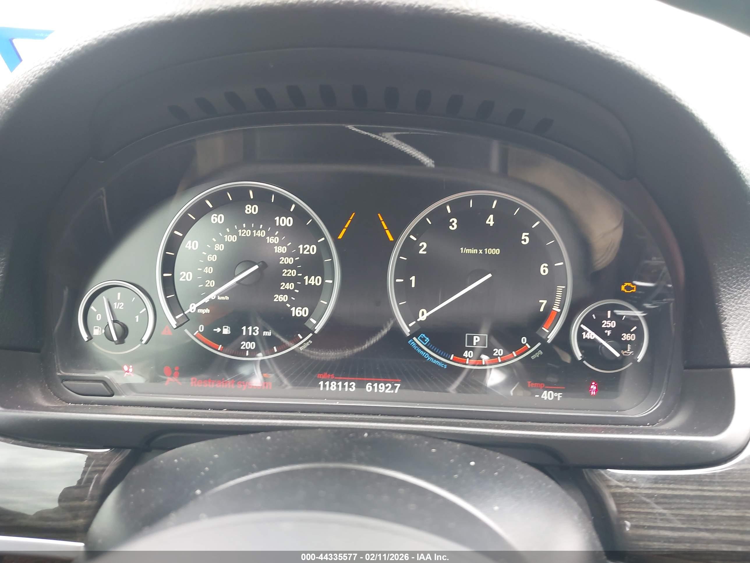 BMW 550I image 7