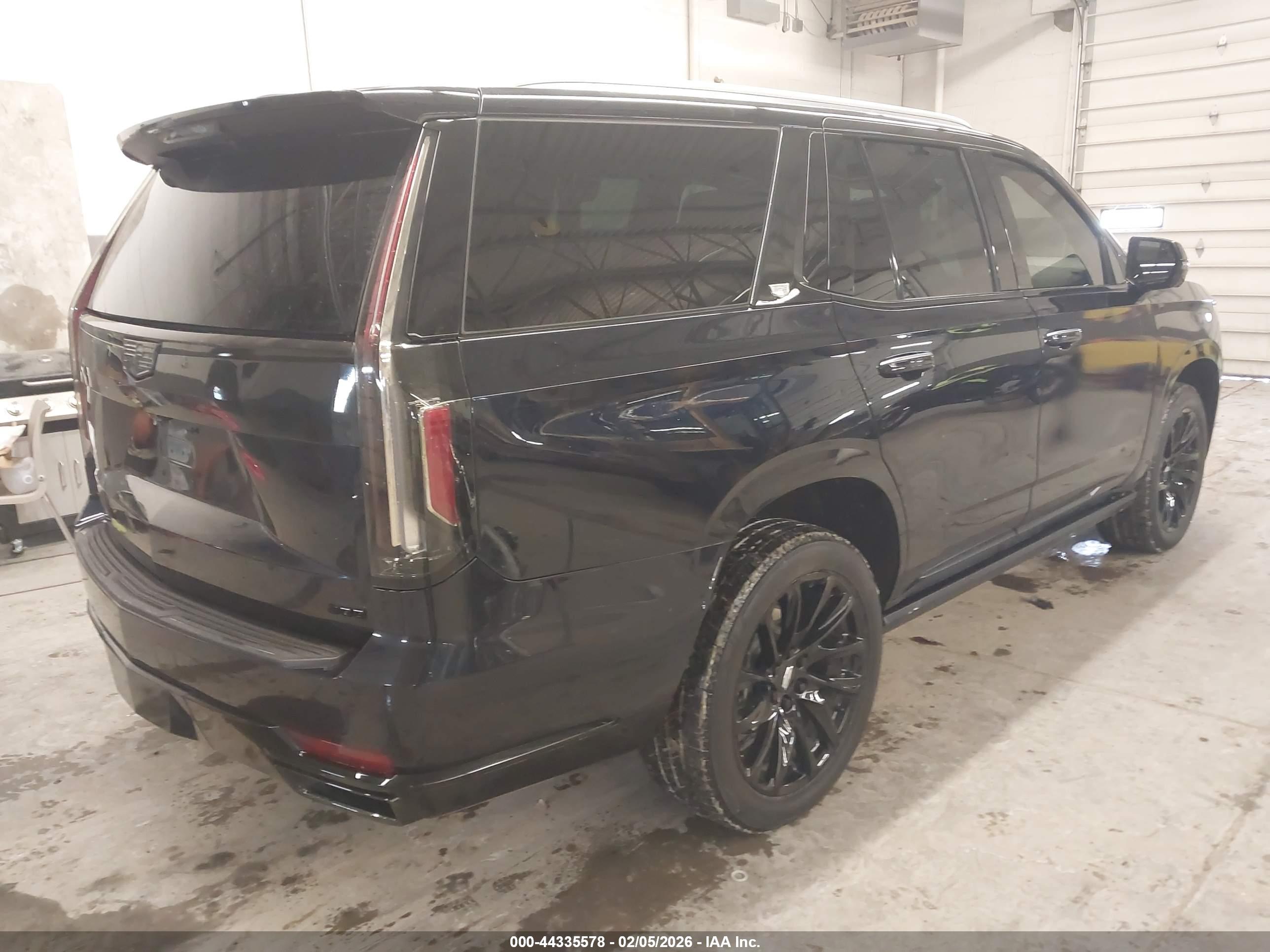 CADILLAC ESCALADE image 4