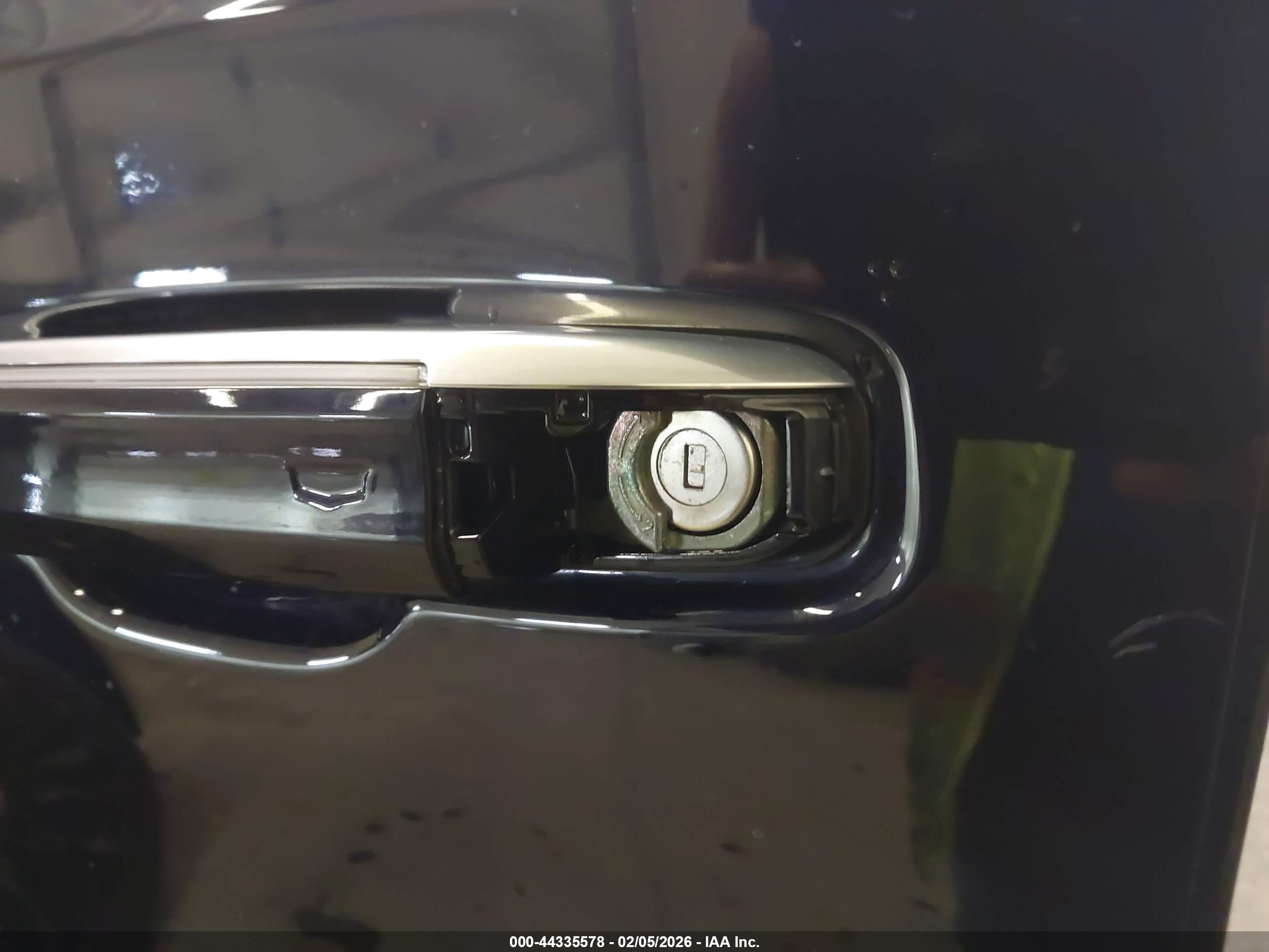CADILLAC ESCALADE image 6