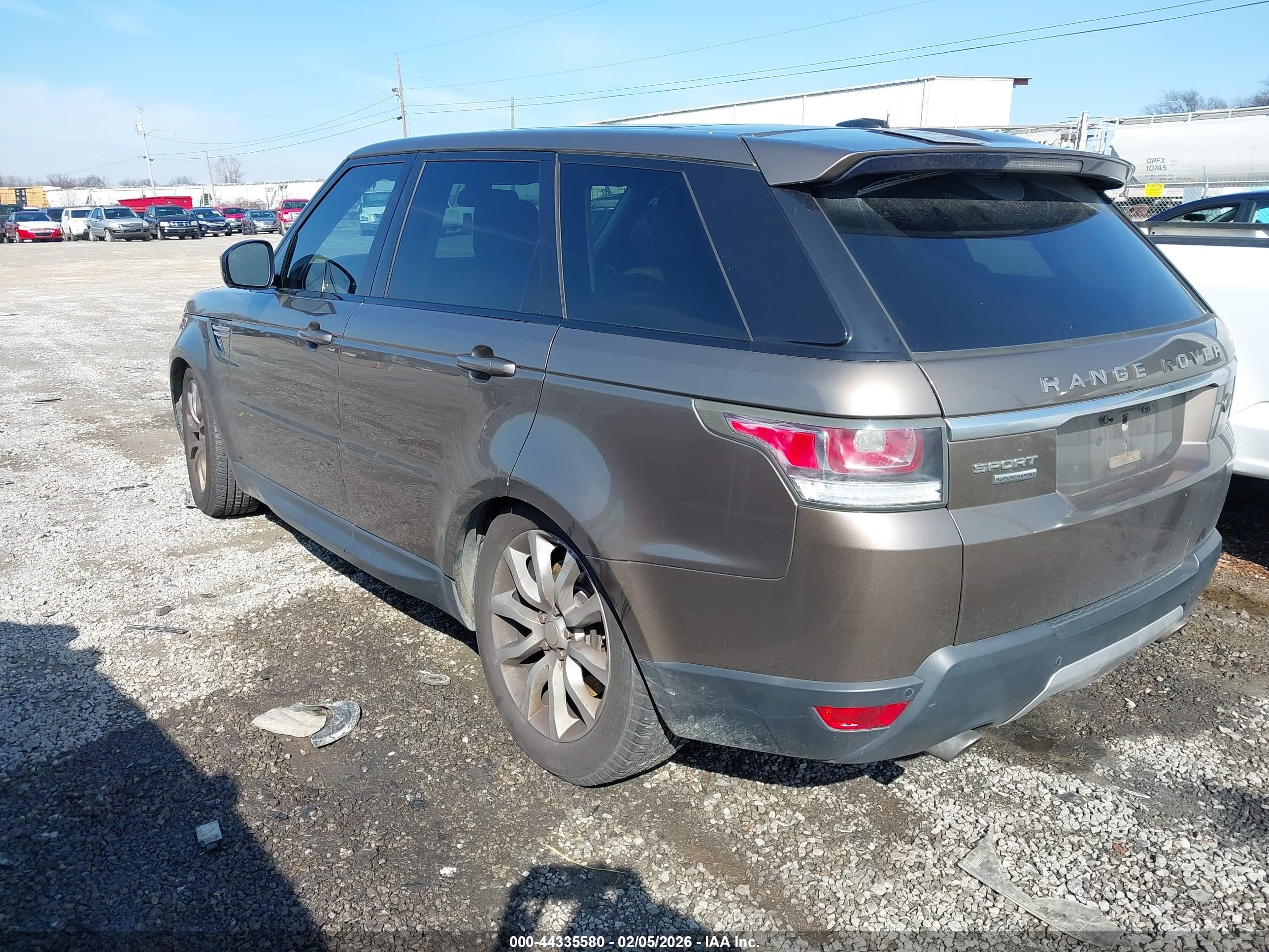 LAND ROVER image 3