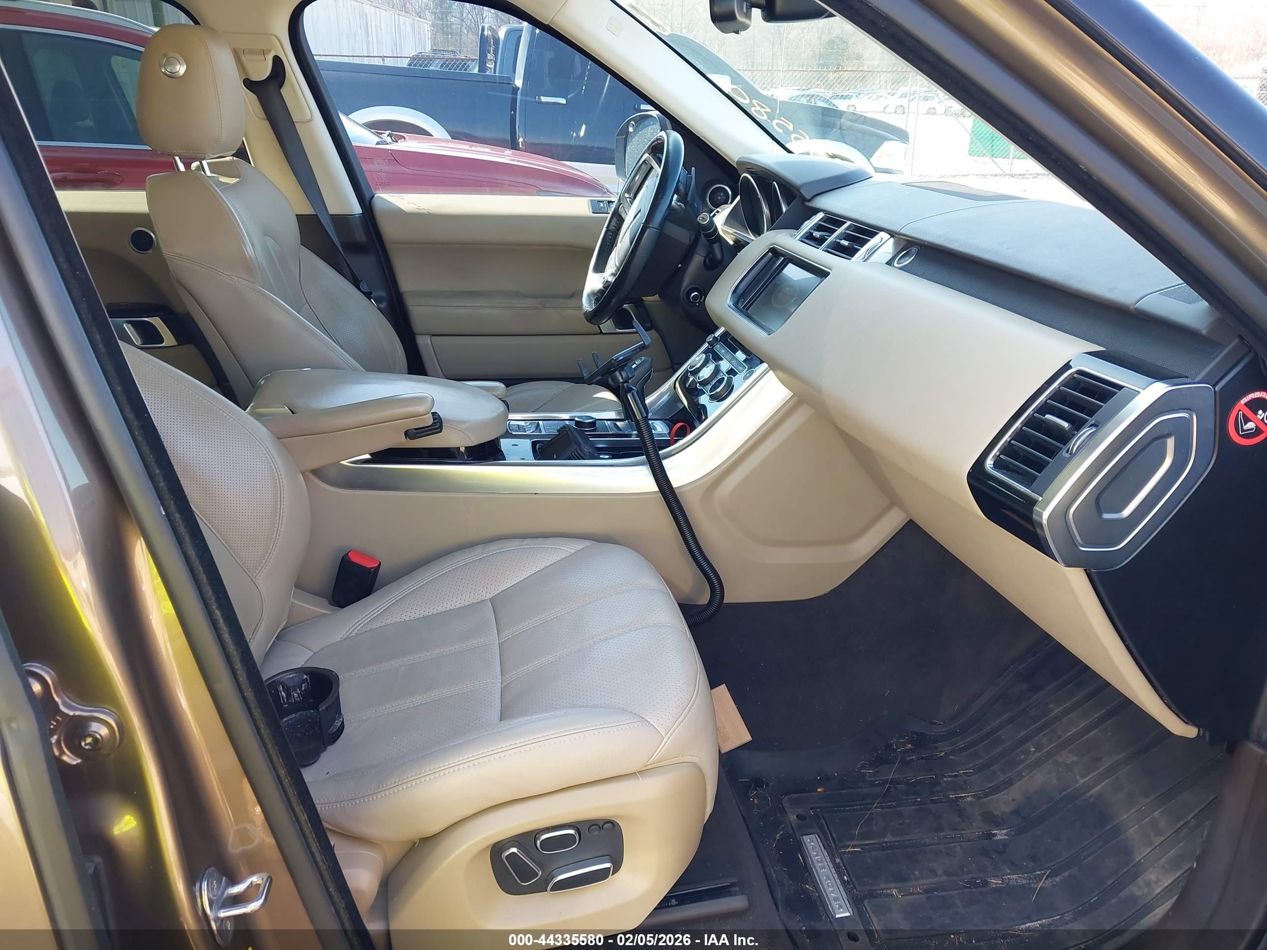LAND ROVER image 5