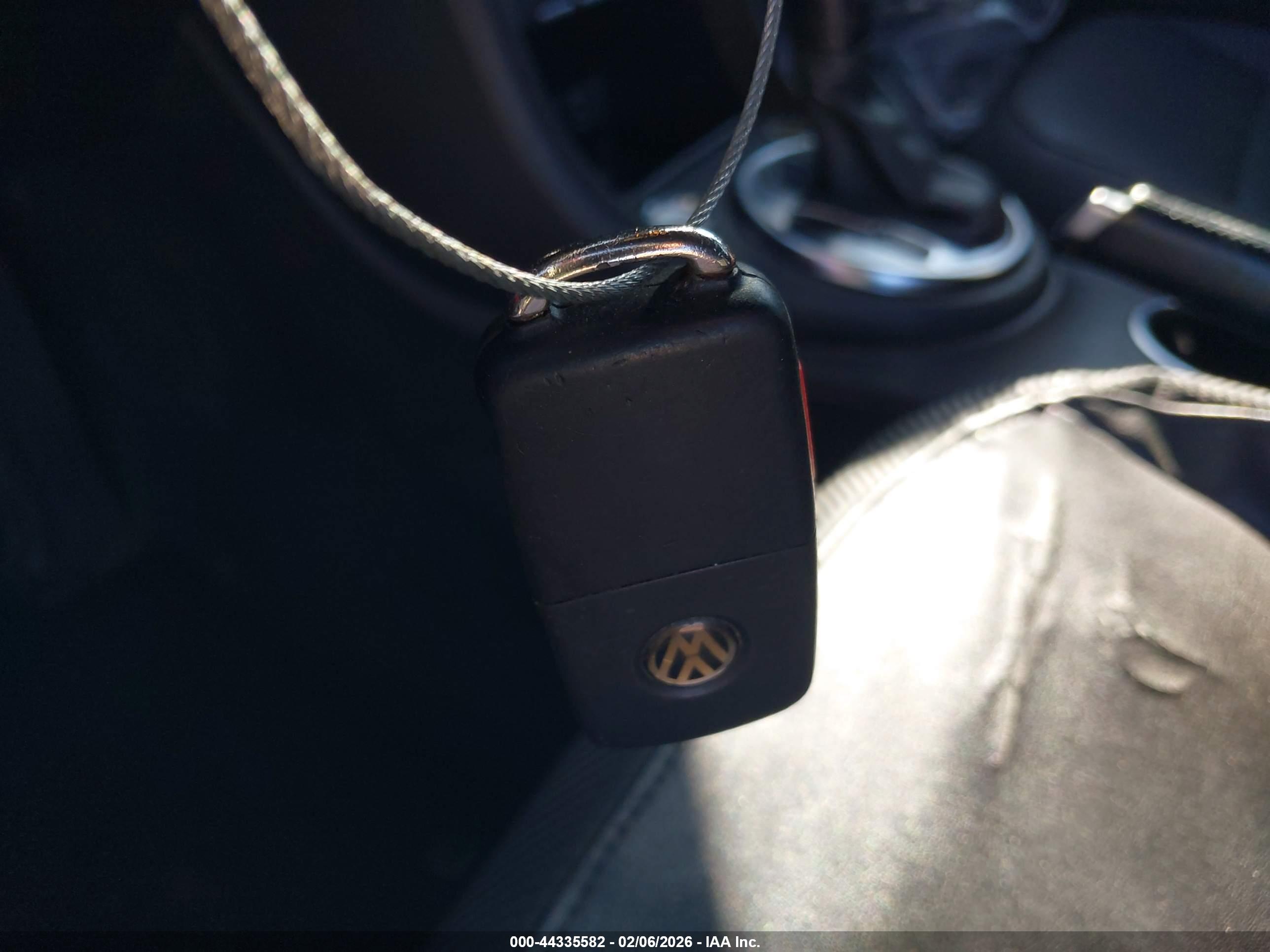 VOLKSWAGEN BEETLE image 11