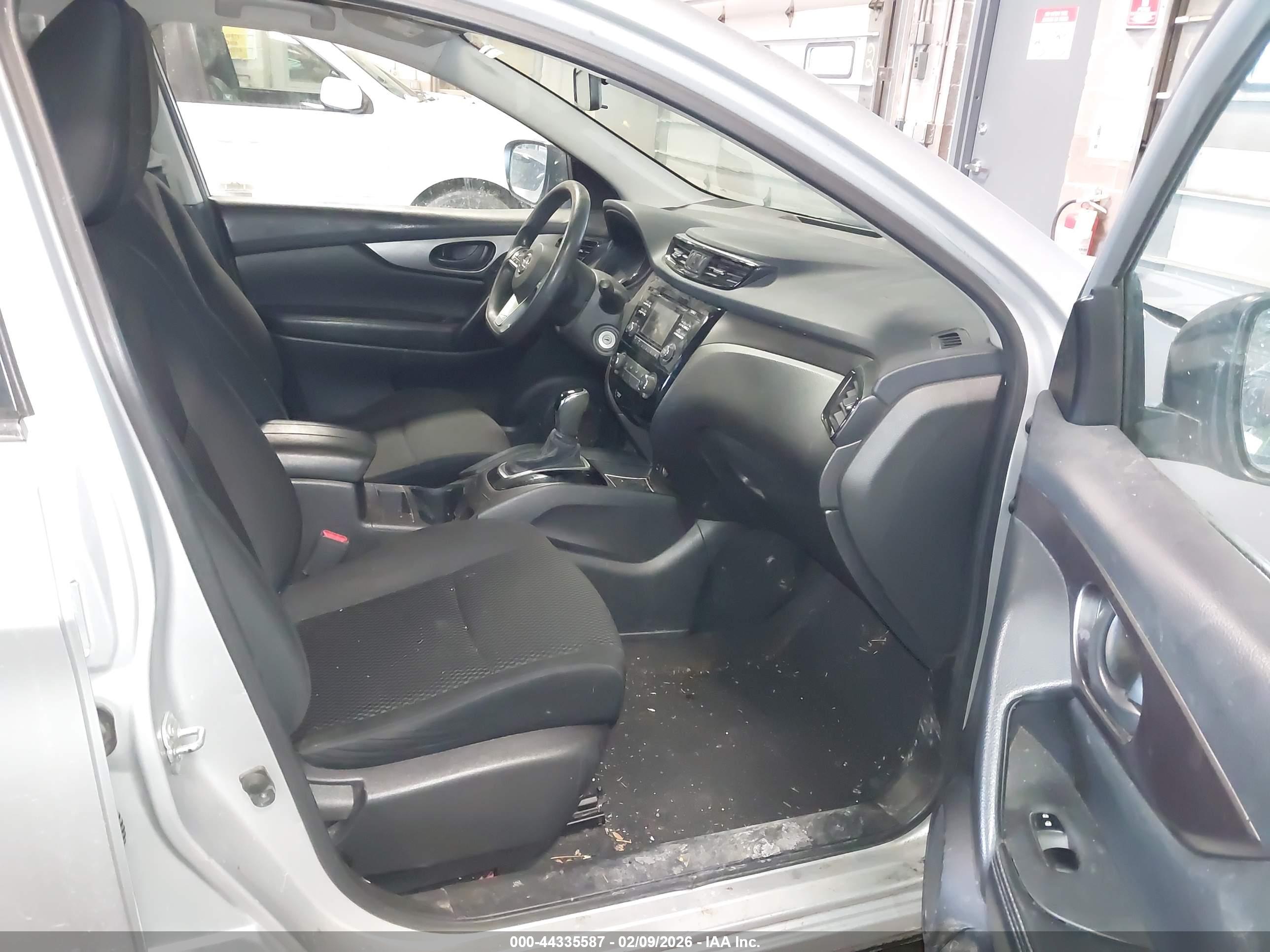 NISSAN ROGUE image 5
