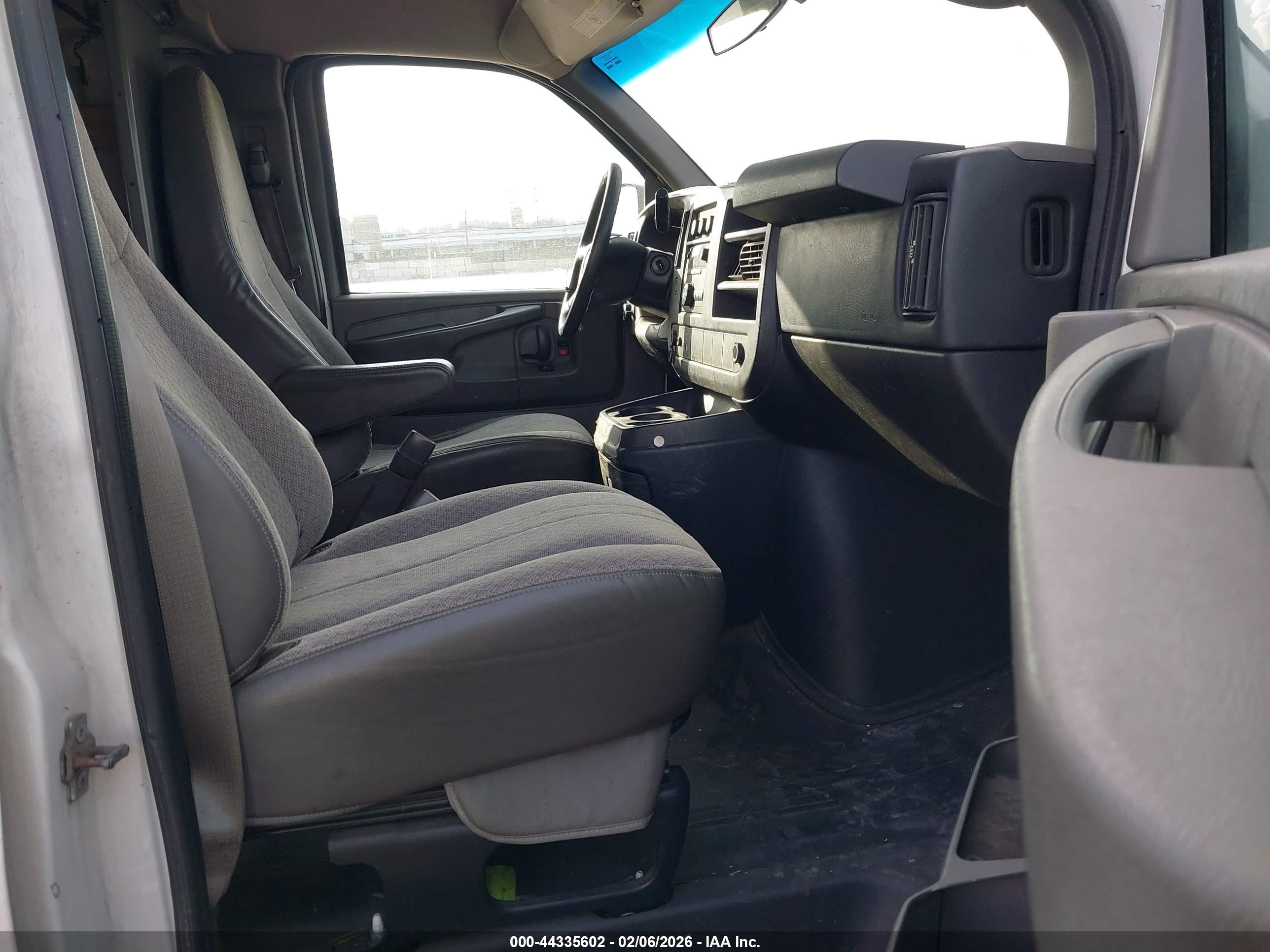 GMC SAVANA image 5