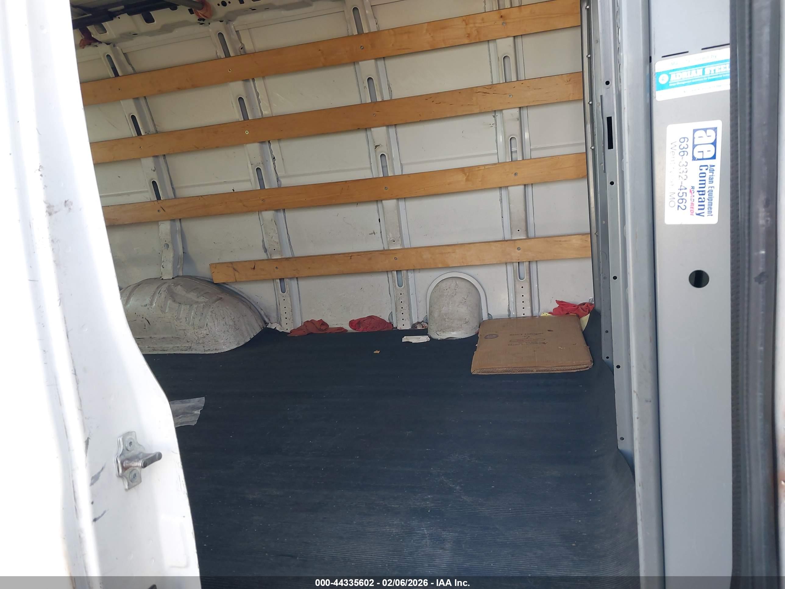 GMC SAVANA image 8